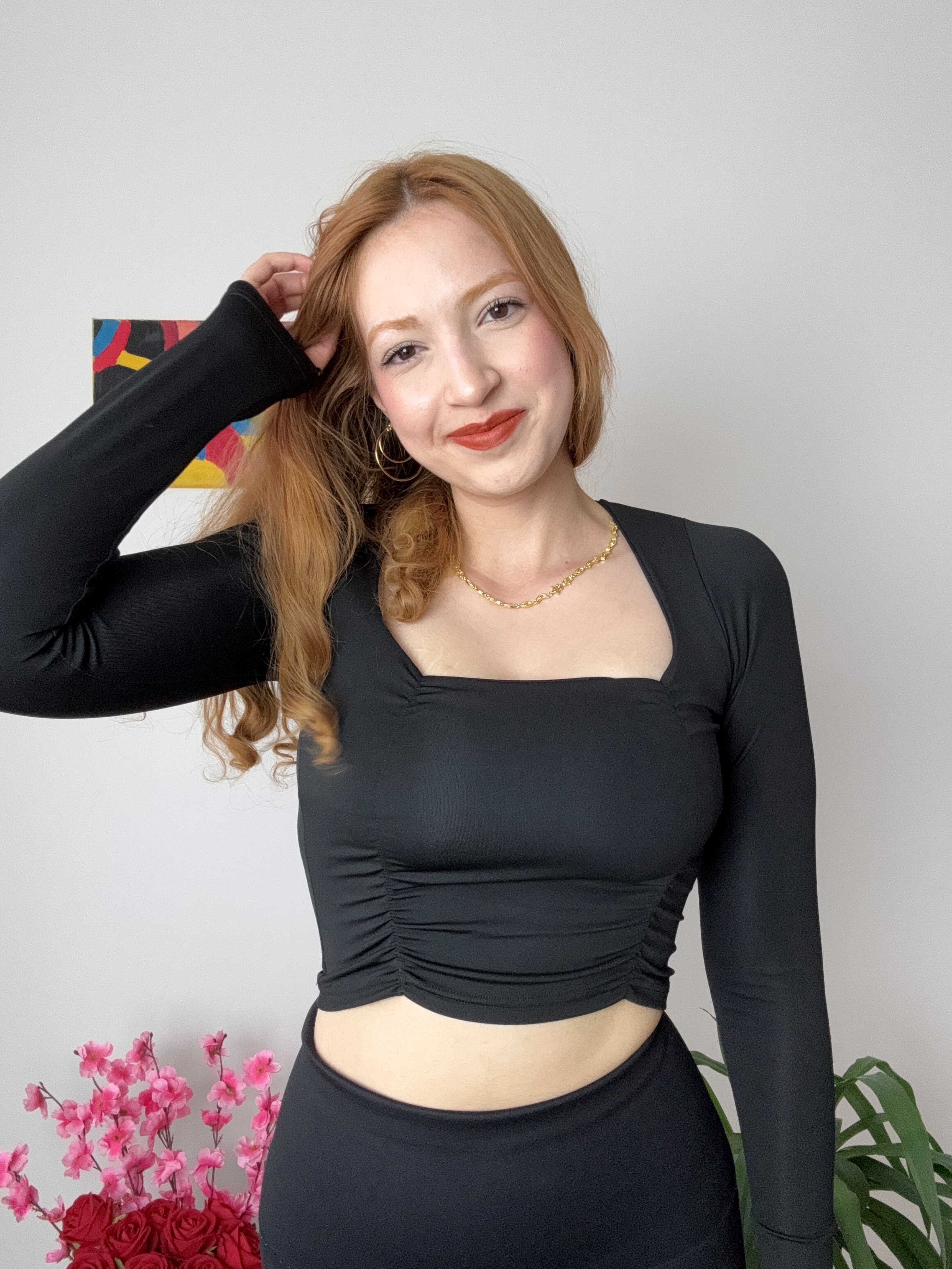 Kare Yaka Siyah Crop Bluz