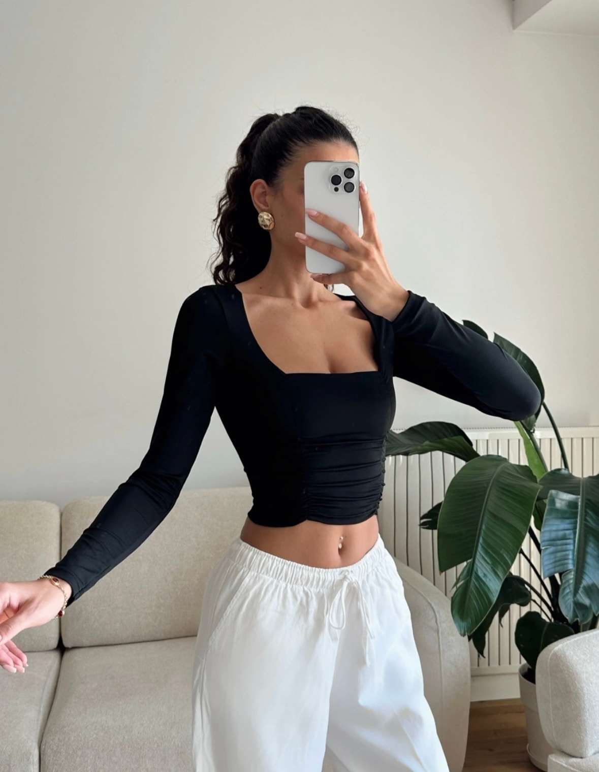 Kare Yaka Siyah Crop Bluz