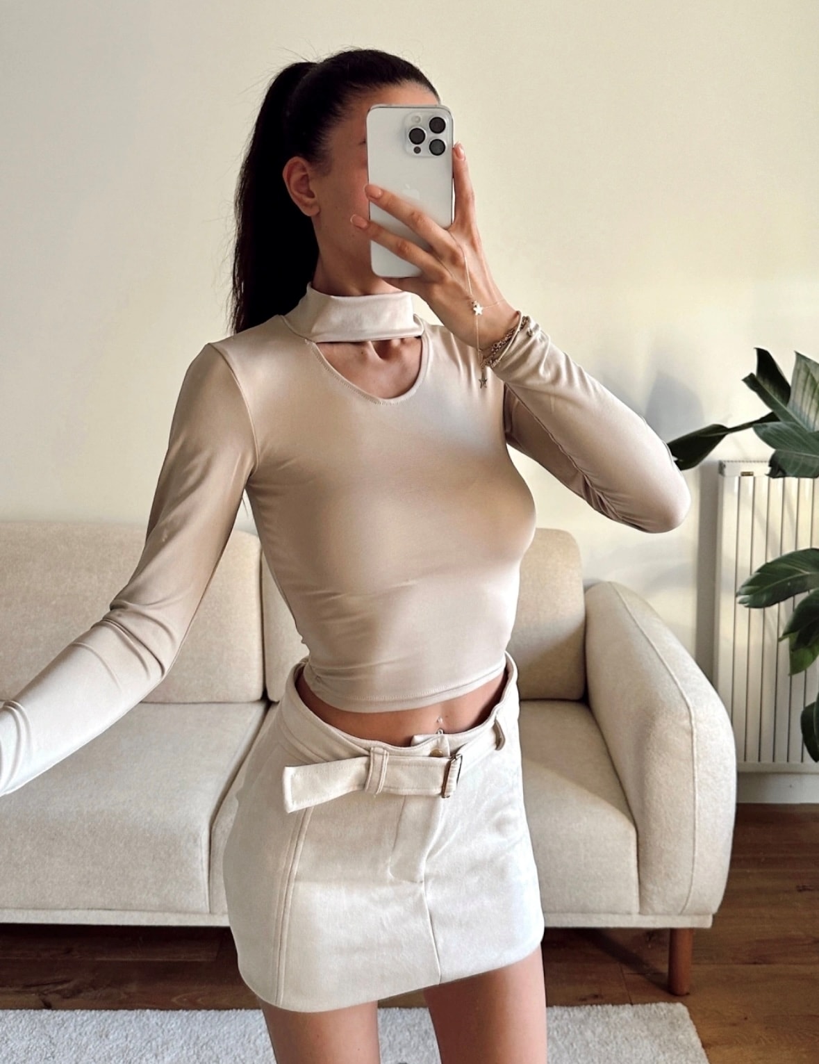 Bisiklet Yaka Önü Açık Krem Bluz