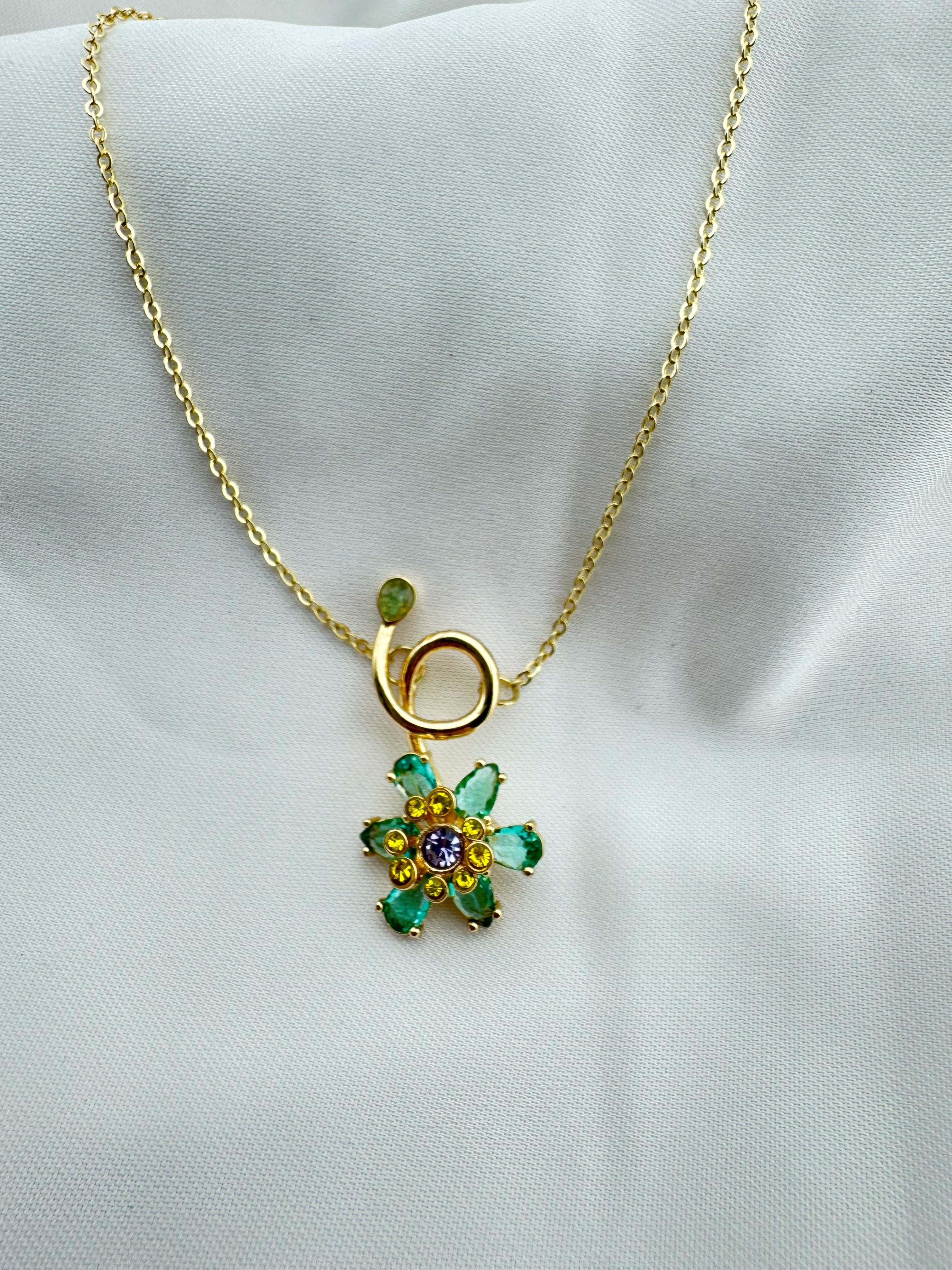 Altın Kaplama Zirkon Çiçek Desenli Çelik Kolye