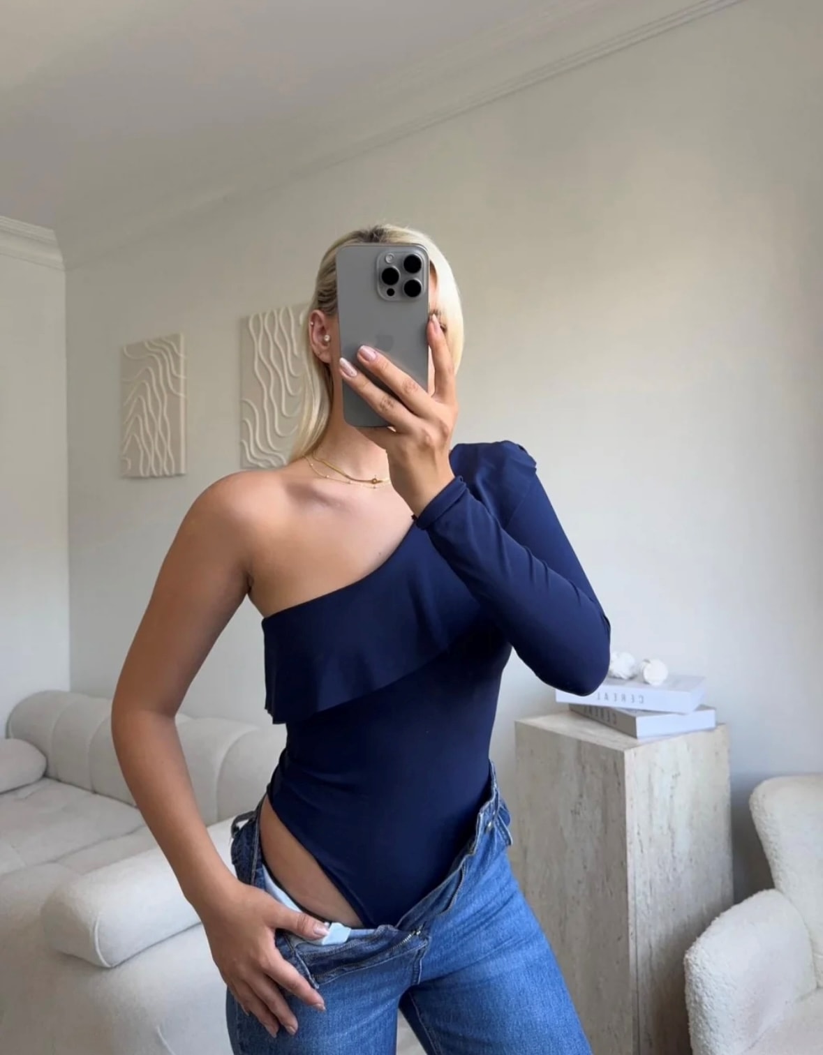 Tek Kol Zıbınlı Dökümlü Lacivert Bluz