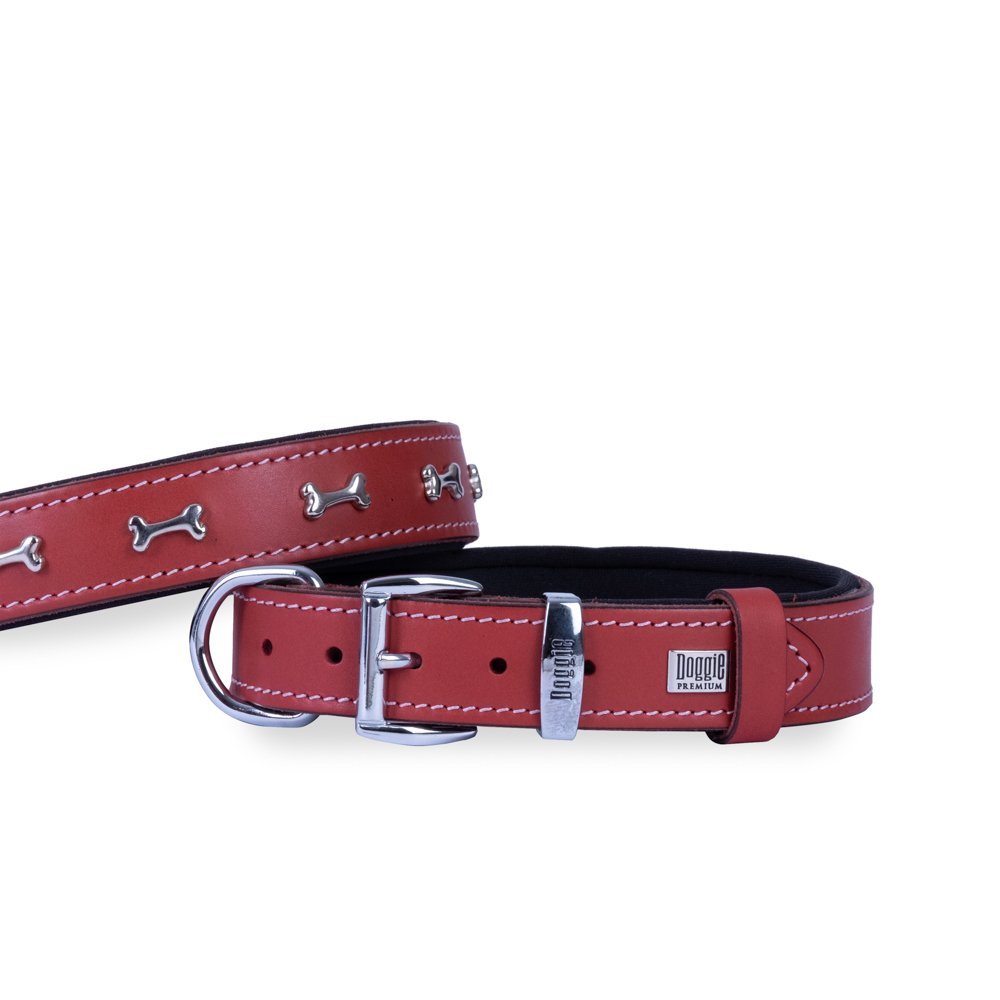 Doggie Konforlu Gerçek Deriden El Yapımı Kemik Süslü Köpek Boyun Tasması 2.5x37-45 Cm Kırmızı