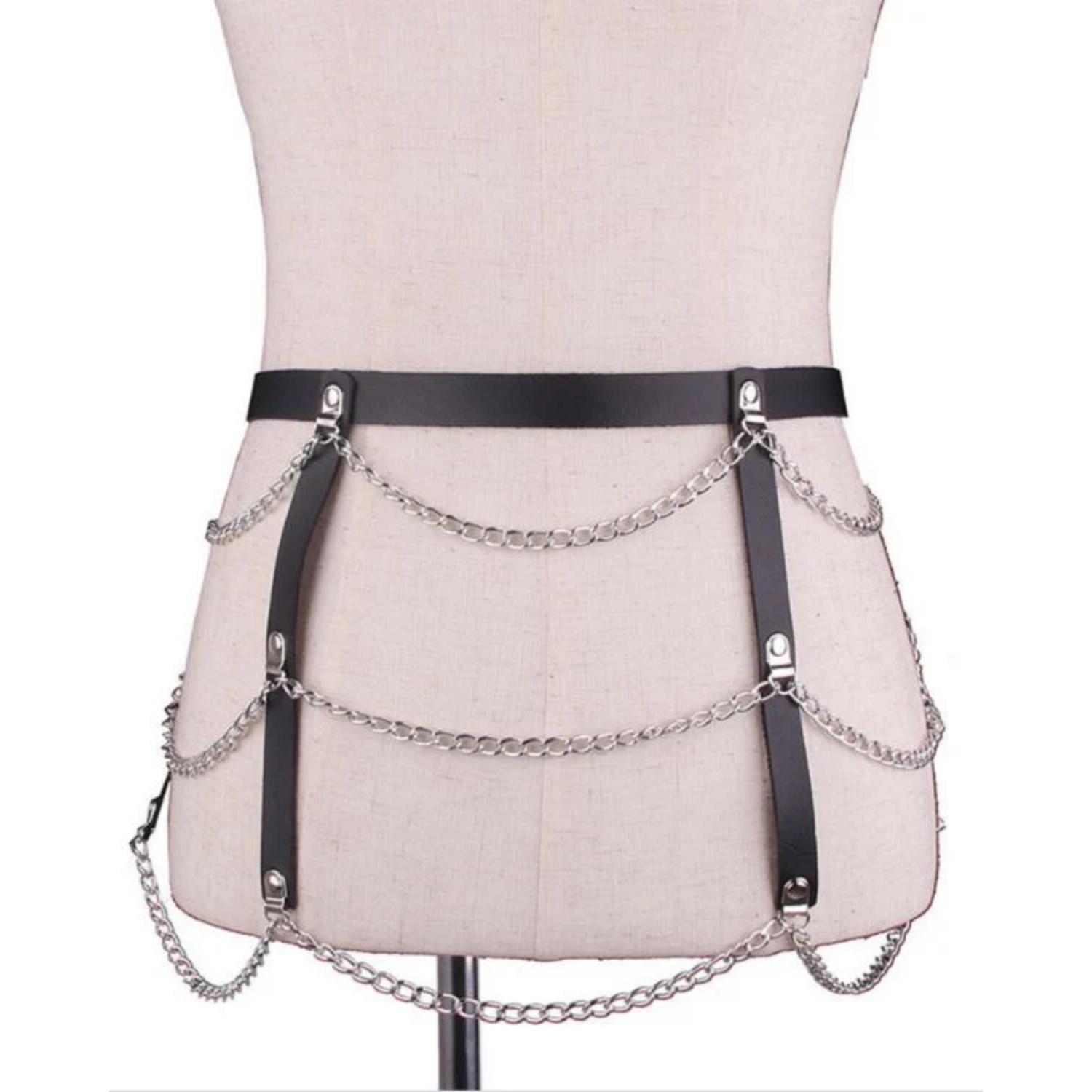 Sens Fantezi İç Giyim Zincirli Alt Üst Sütyen Erotik Takım Deri Fetiş Harness Set - J423