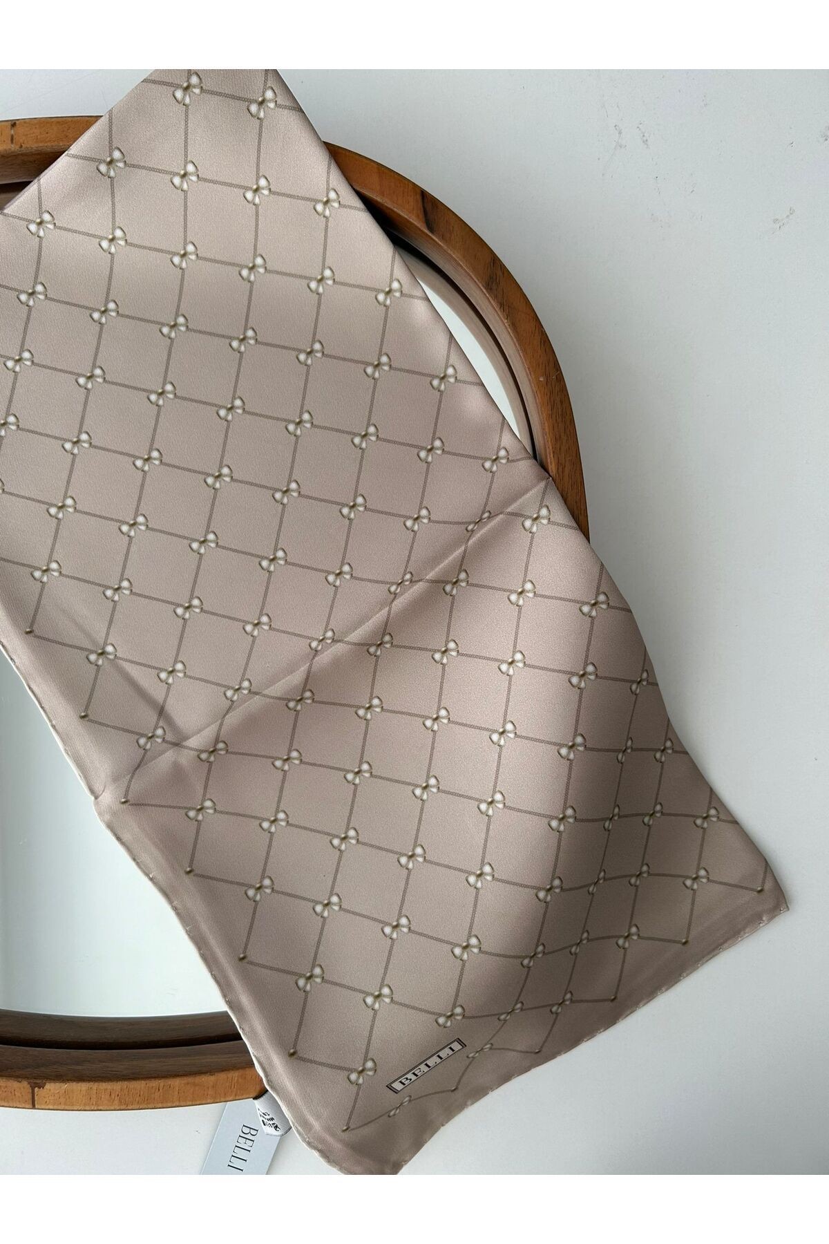 Kurdele Desen Twill İpek Eşarp - bej rengi