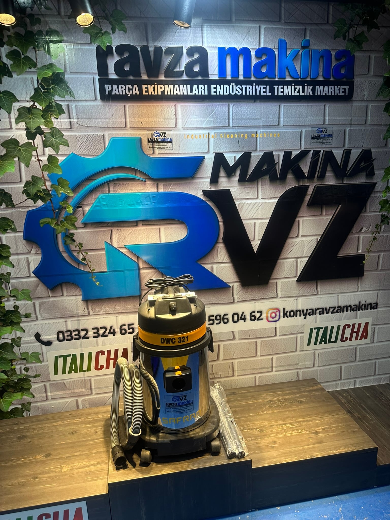 Safran DWC 221  Sanayi Tipi Tek Motorlu Süpürge Makinası 