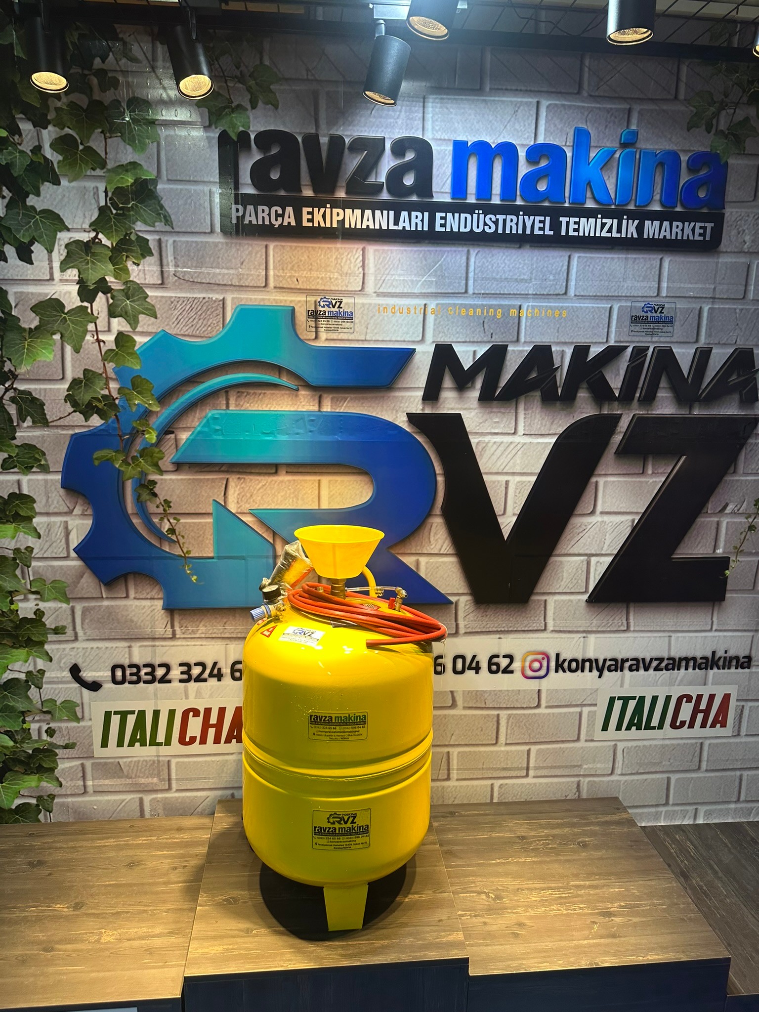 Rvz Köpük ve Sıvı Püskürtme Tankı 100 LT.