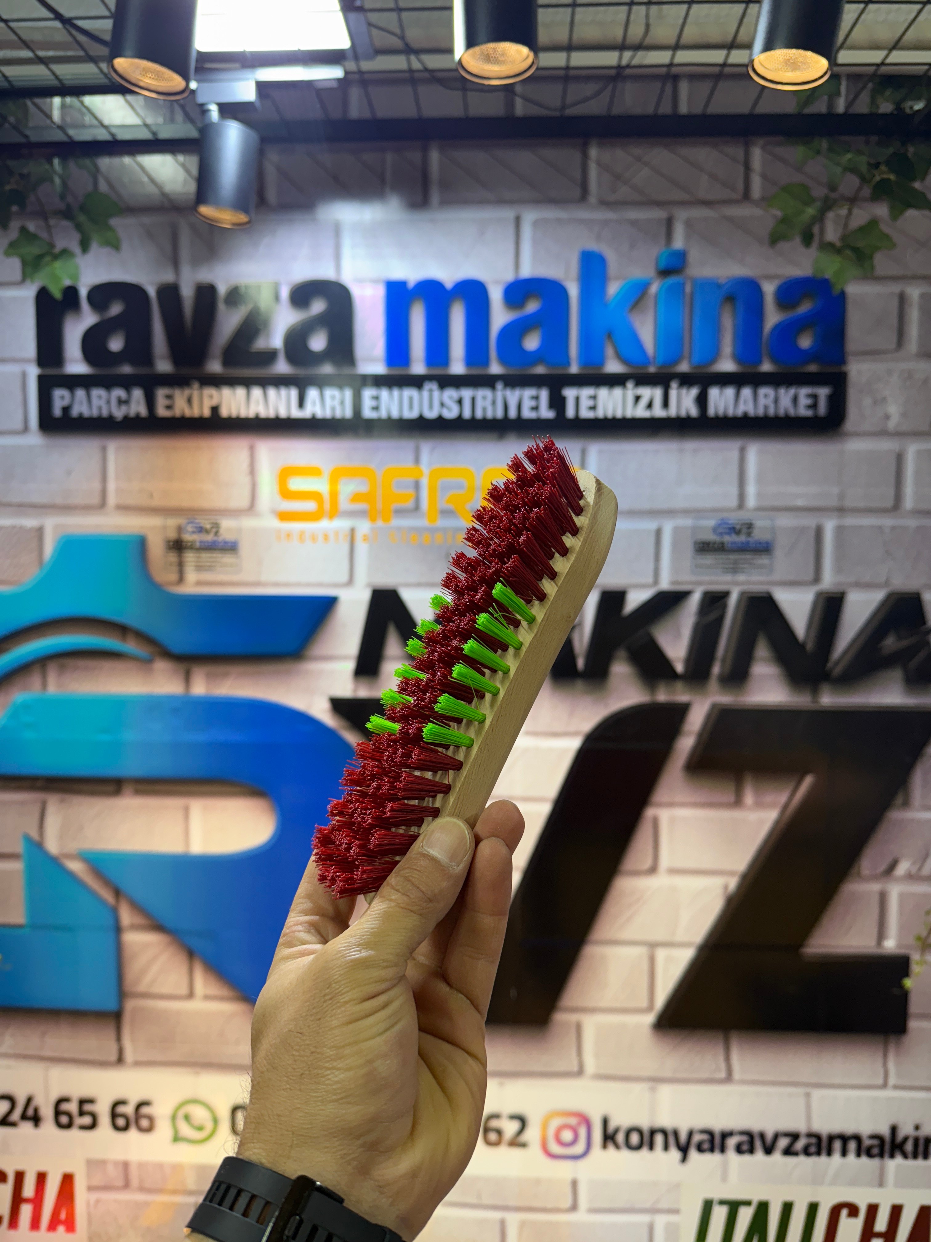 Rvz Sert Kıllı Halı El Fırçası