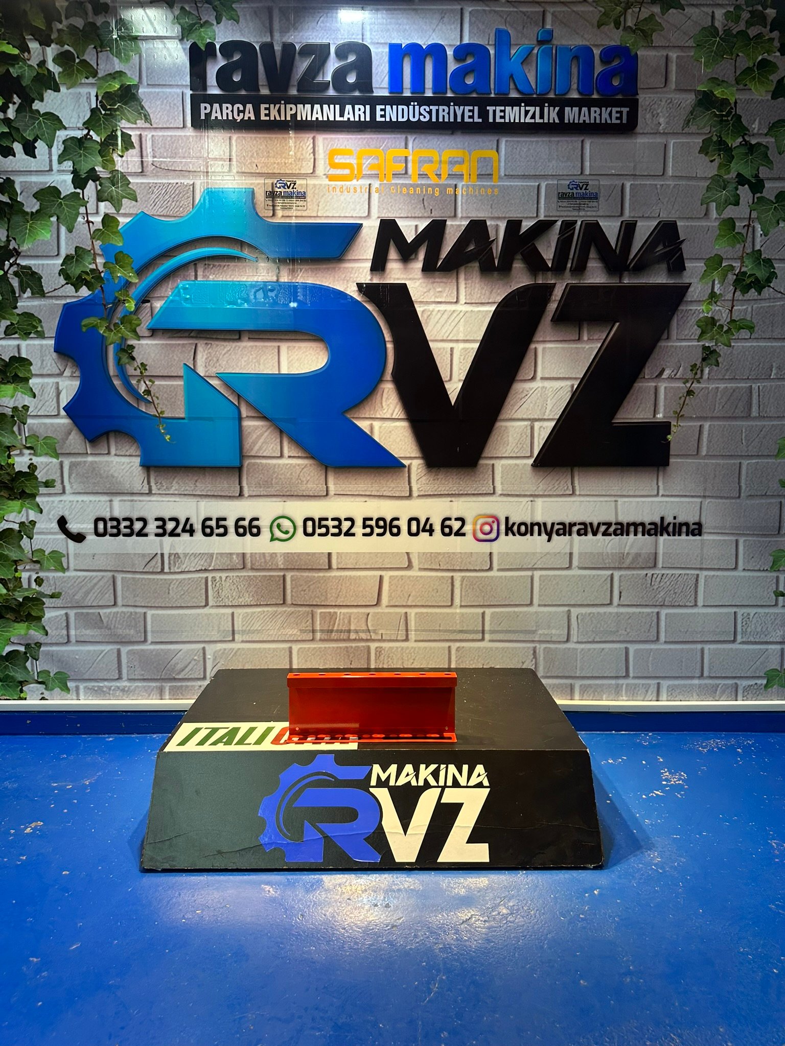 Rvz Detay Fırça - Sprey Standı / Oto Detay Metal Düzenleyici