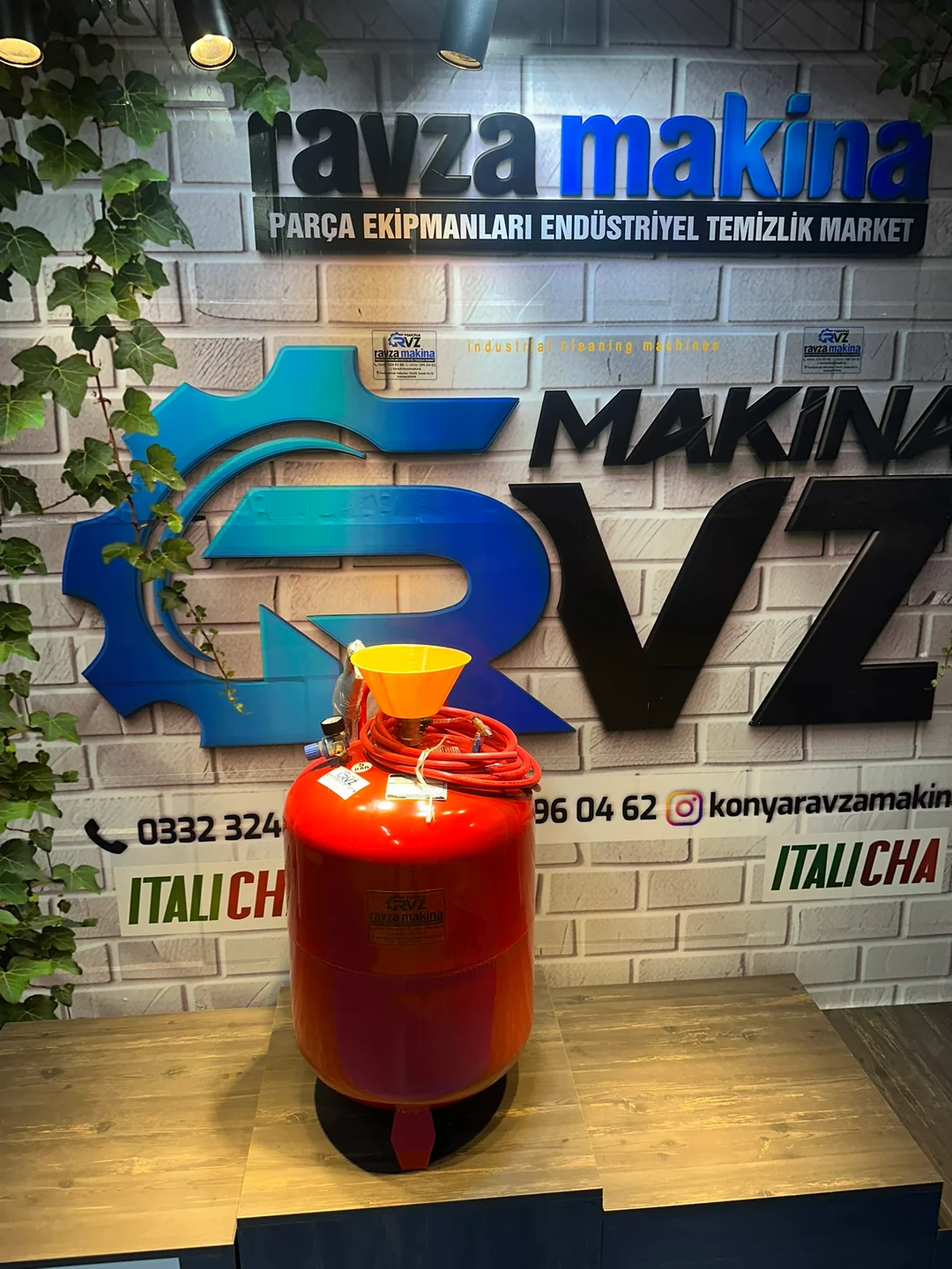 Rvz Köpük ve Sıvı Püskürtme Tankı 100 LT.