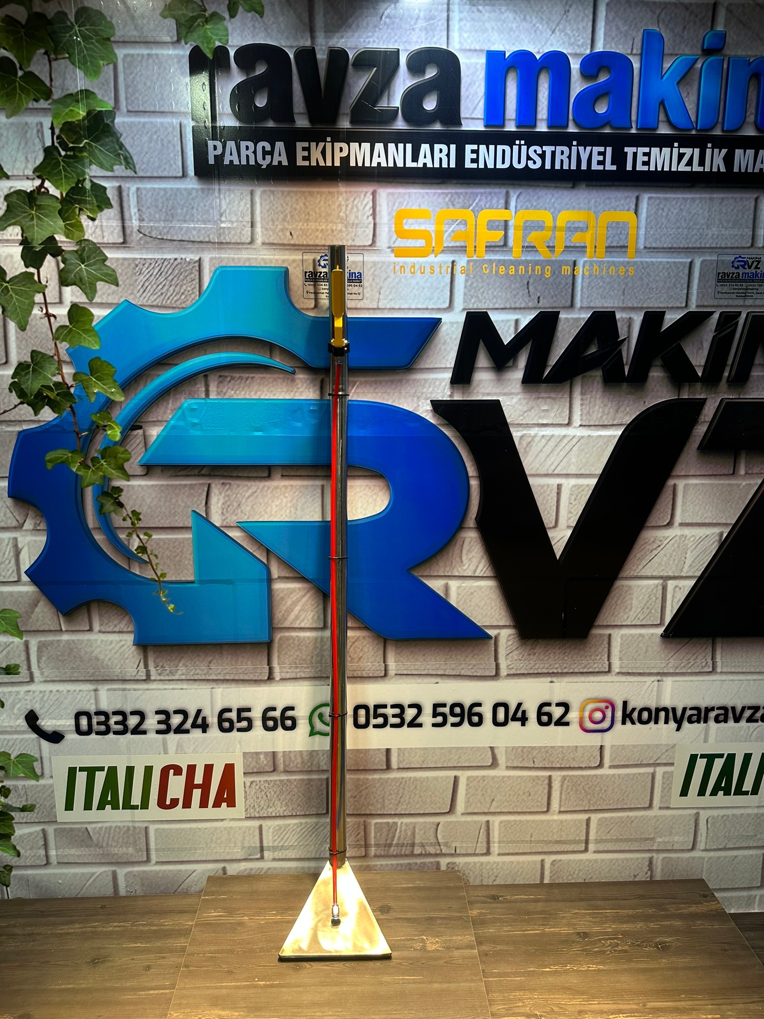 Rvz Safran / Anafor / Star / Fantom / Çözüm ve Vantos Uyumlu Krom Halı Aparatı