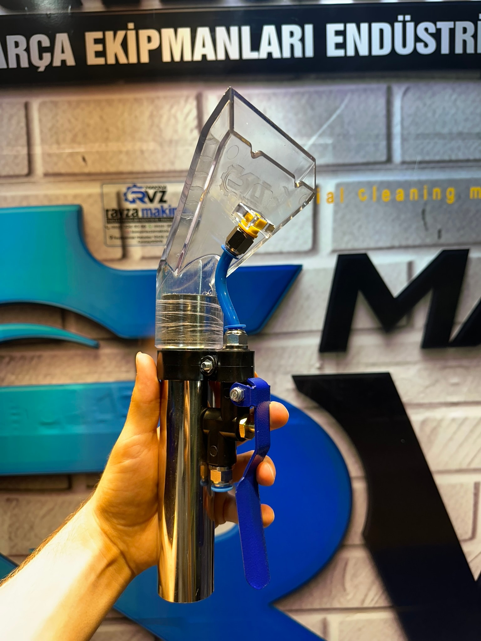 Rvz Tek Motorlu Koltuk ve Halı Yıkama Makinesi