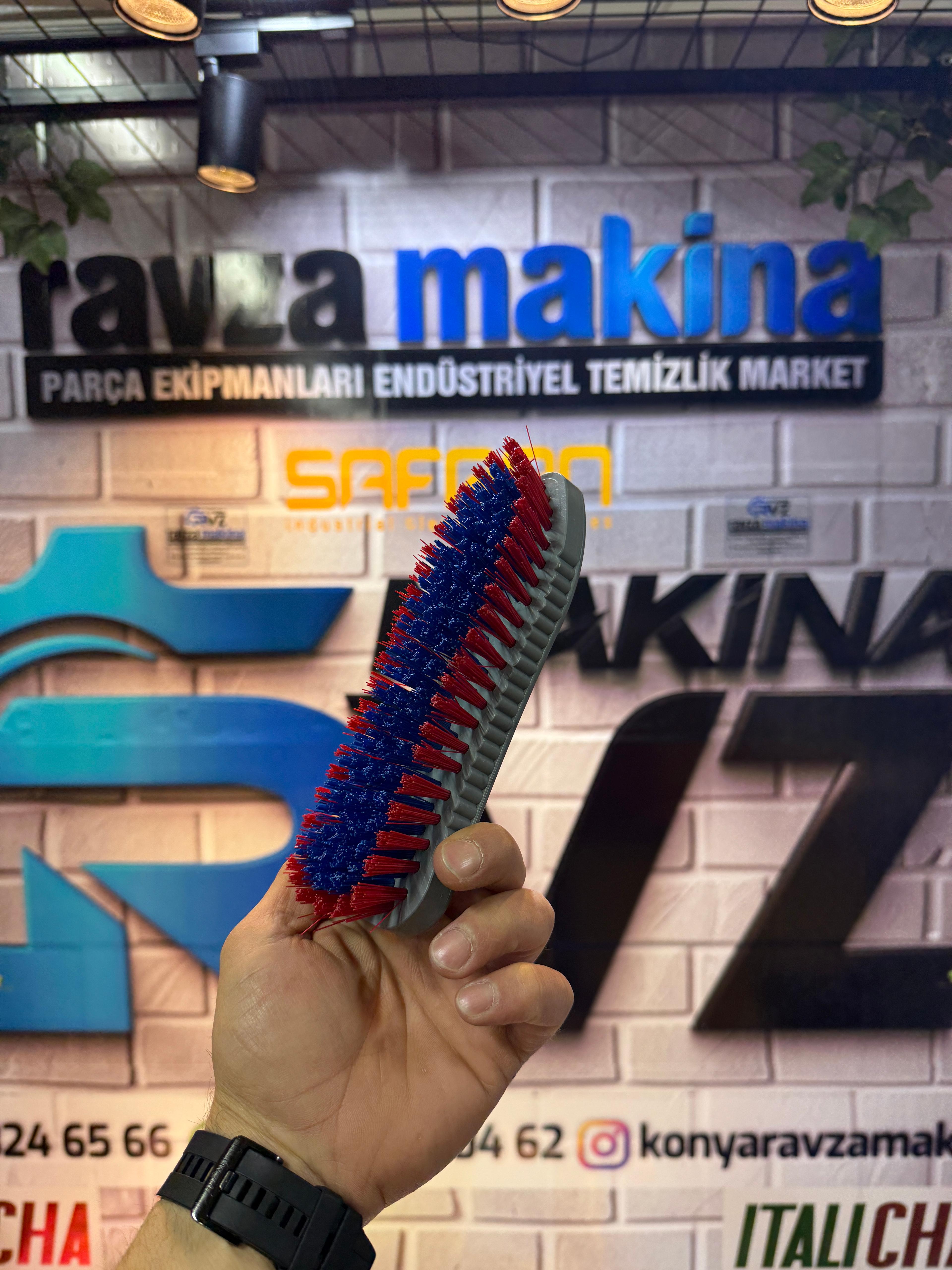 Rvz Sert Kıllı Halı El Fırçası