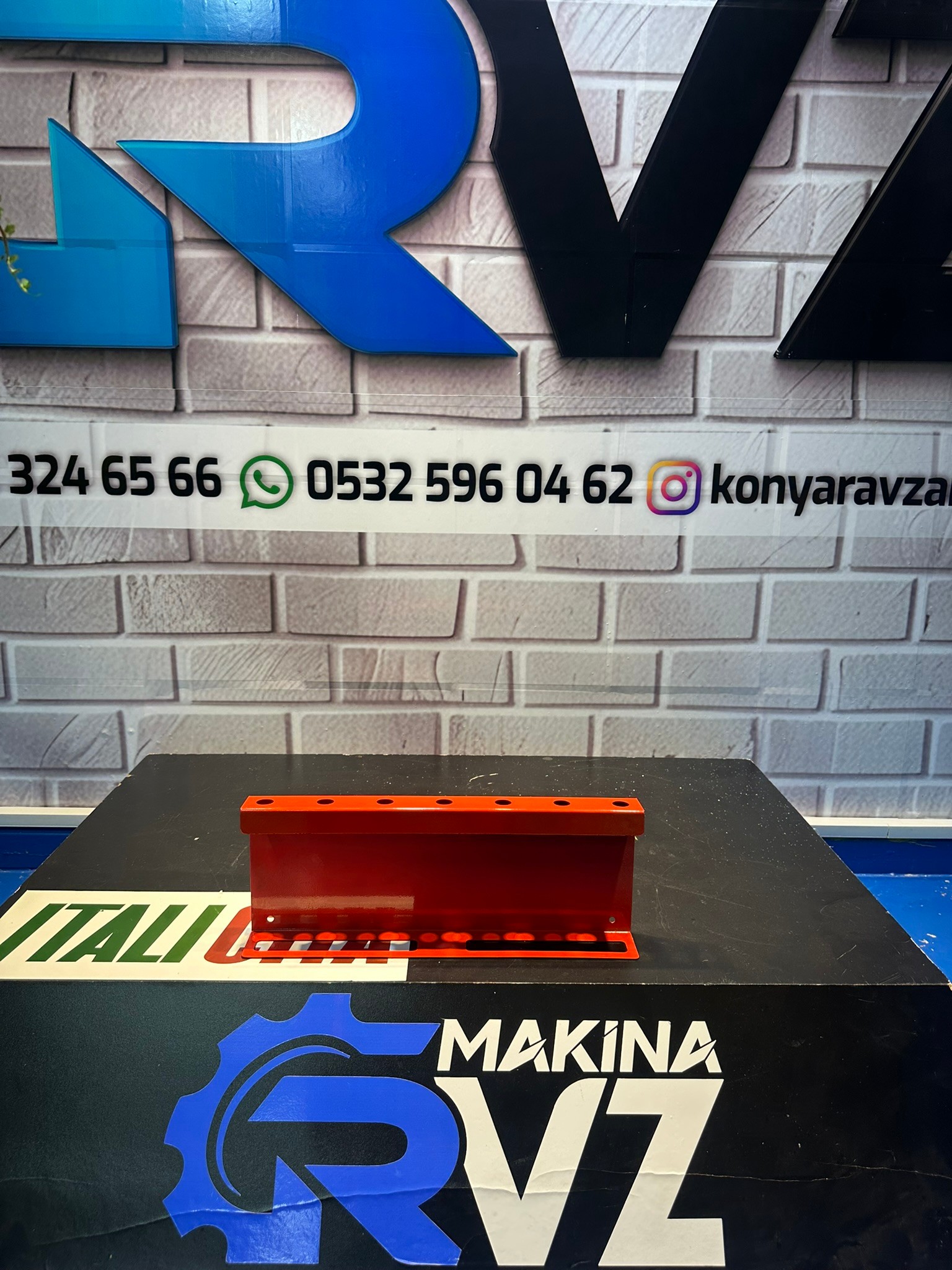 Rvz Detay Fırça - Sprey Standı / Oto Detay Metal Düzenleyici