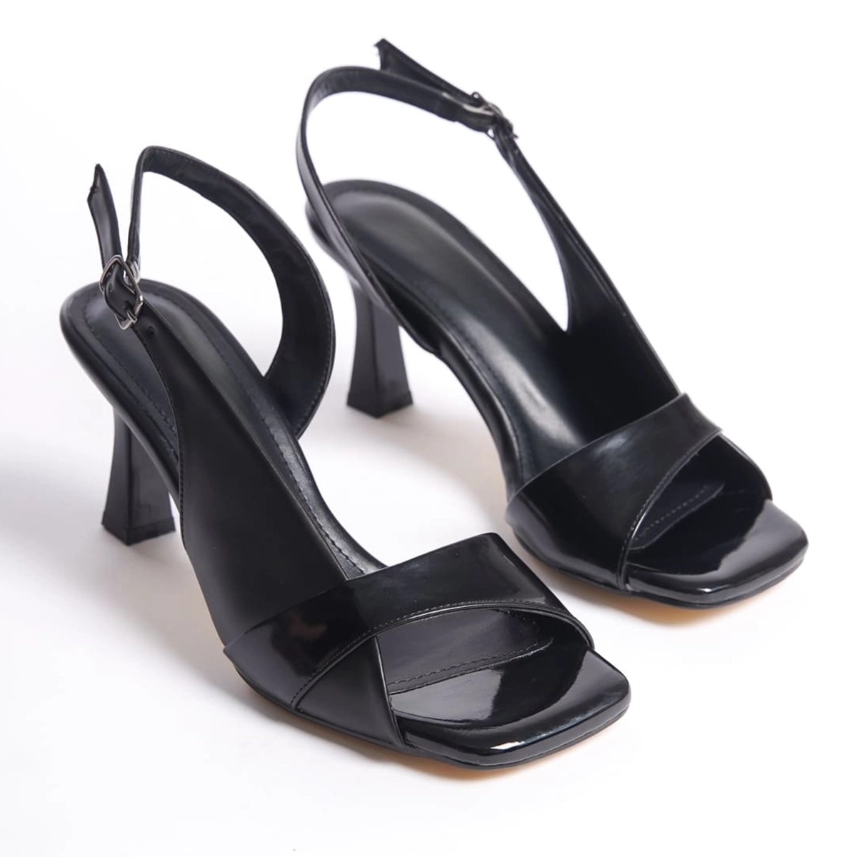 Rugan Bantlı İnce Yüksek Topuklu Ayakkabı - Siyah