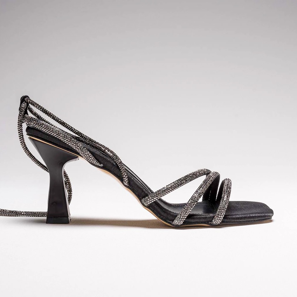 Saten Taşlı İnce Yüksek Topuklu Ayakkabı - Siyah