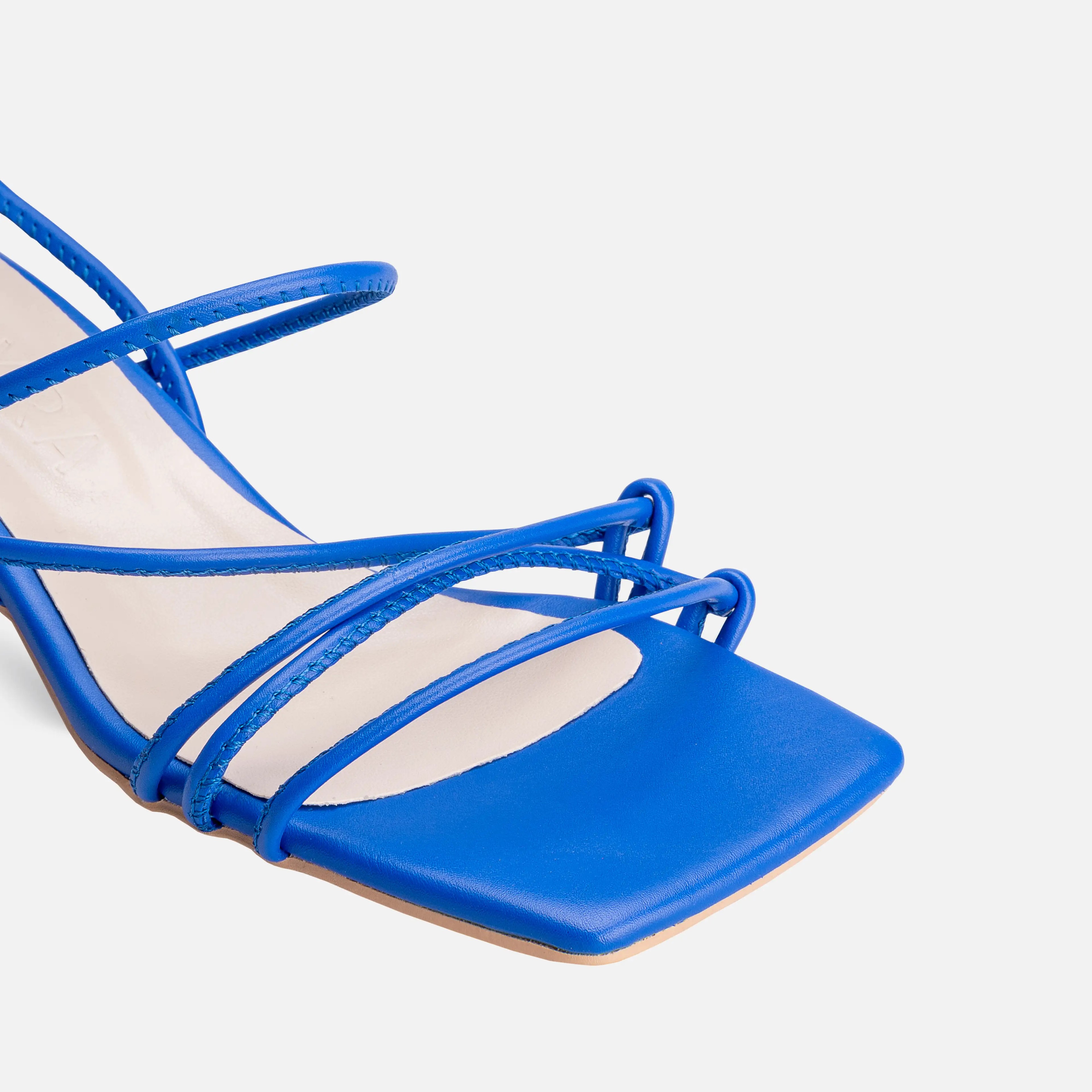 Bağcıklı Kalın Kısa Topuklu Sandalet  - Mavi