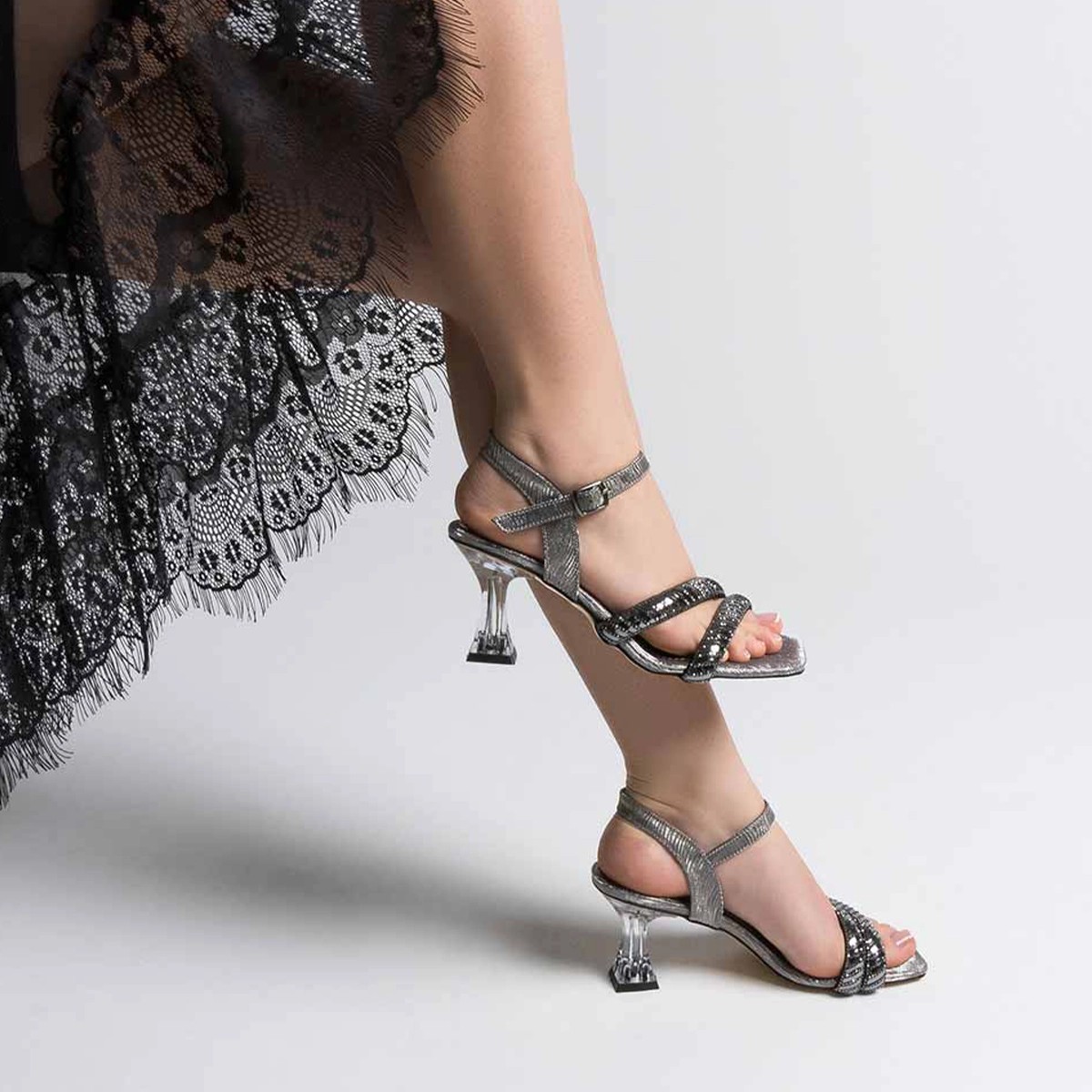 Tekstil Taşlı İnce Topuklu Ayakkabı - Platin