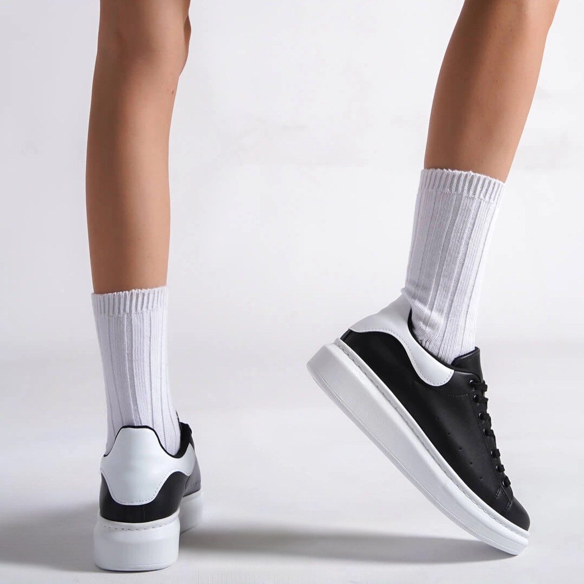 Detaylı Kalın Tabanlı Siyah Sneaker Spor Ayakkabı - Beyaz