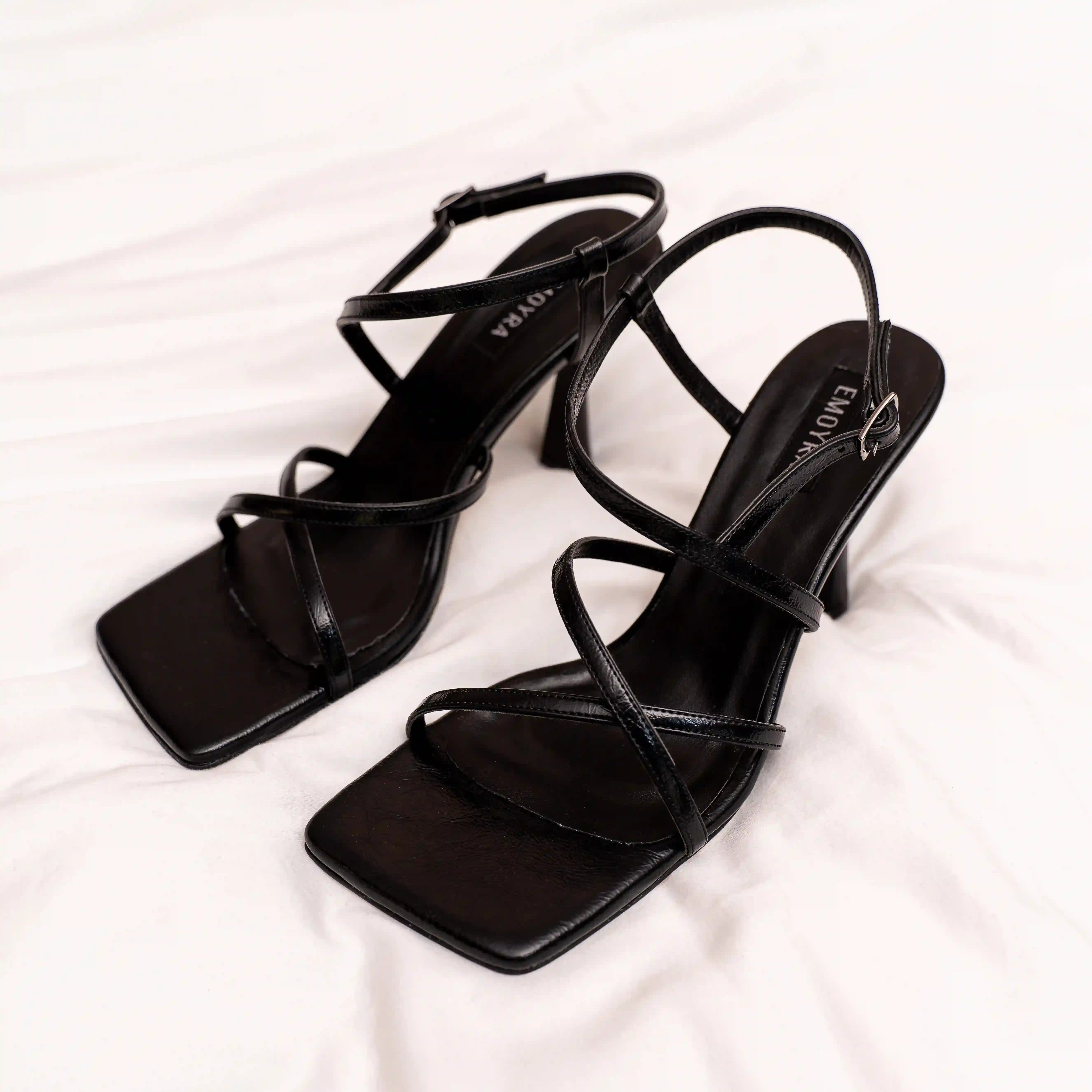 Metalik İnce Yüksek Topuklu Ayakkabı - Siyah