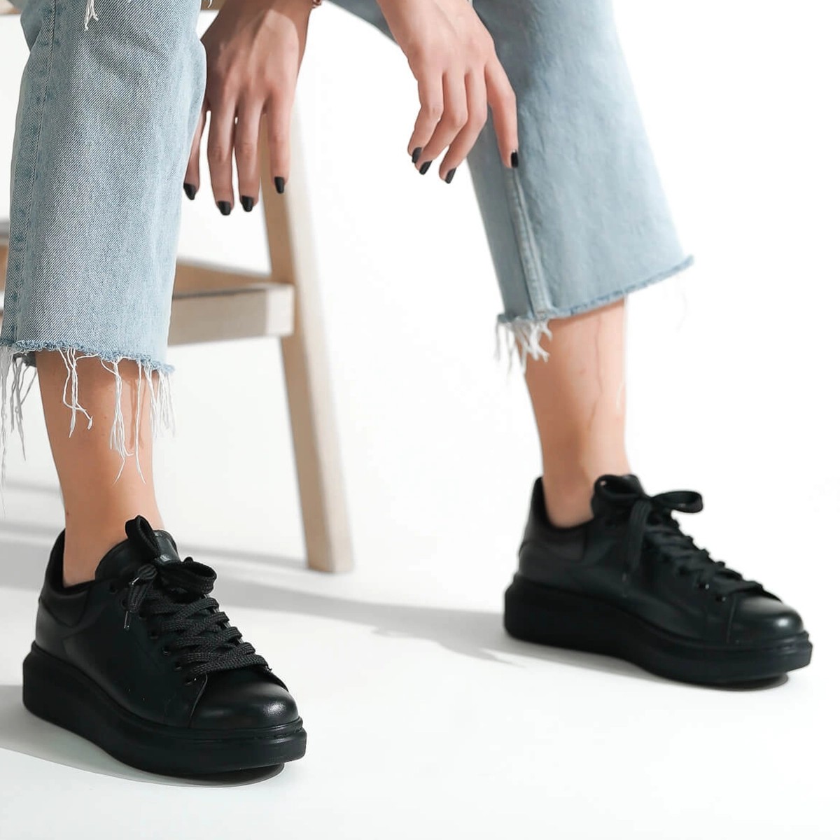 Detaylı Kalın Tabanlı Siyah Sneaker Spor Ayakkabı - Siyah