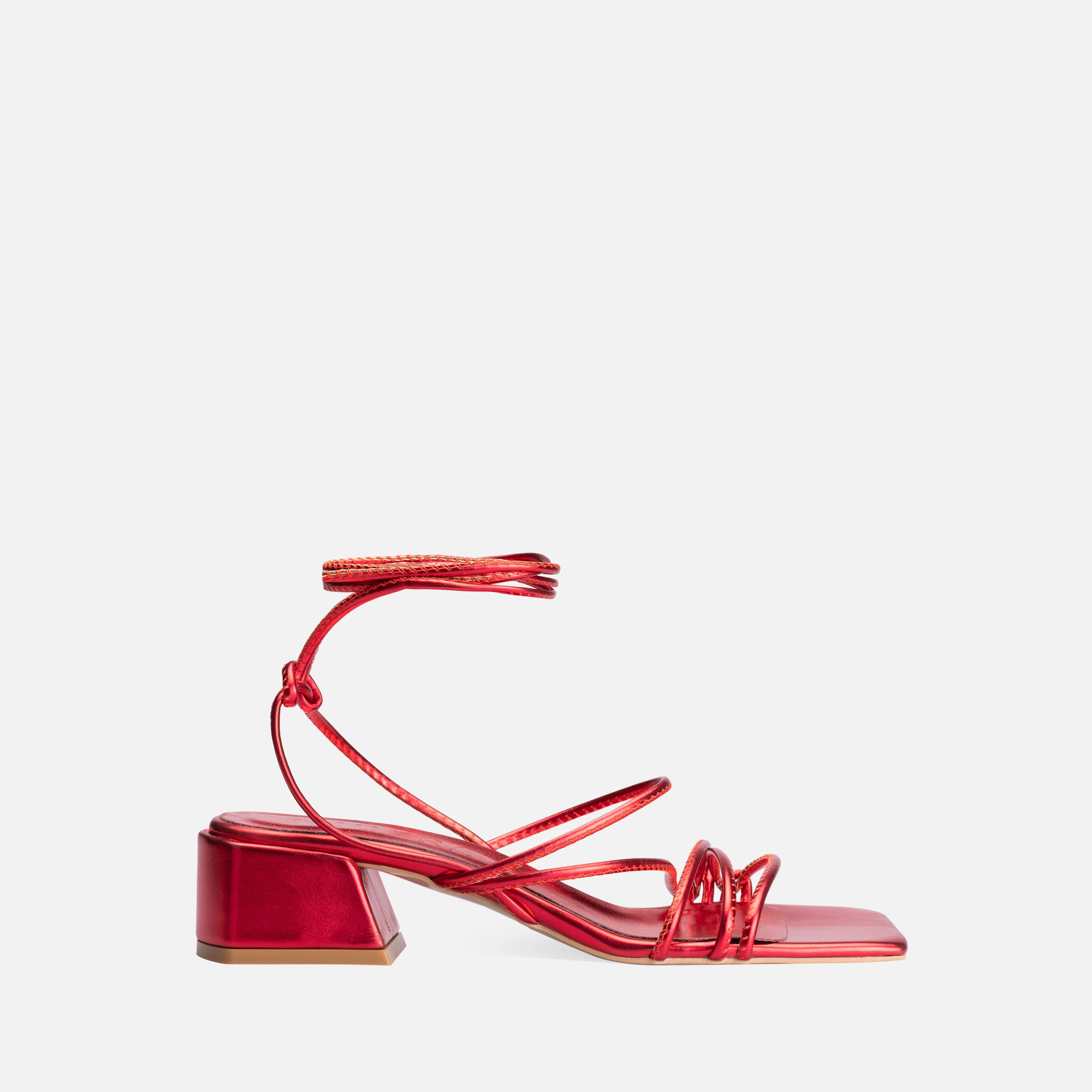 Metalik Bağcıklı Kalın Kısa Topuklu Sandalet  - Kırmızı