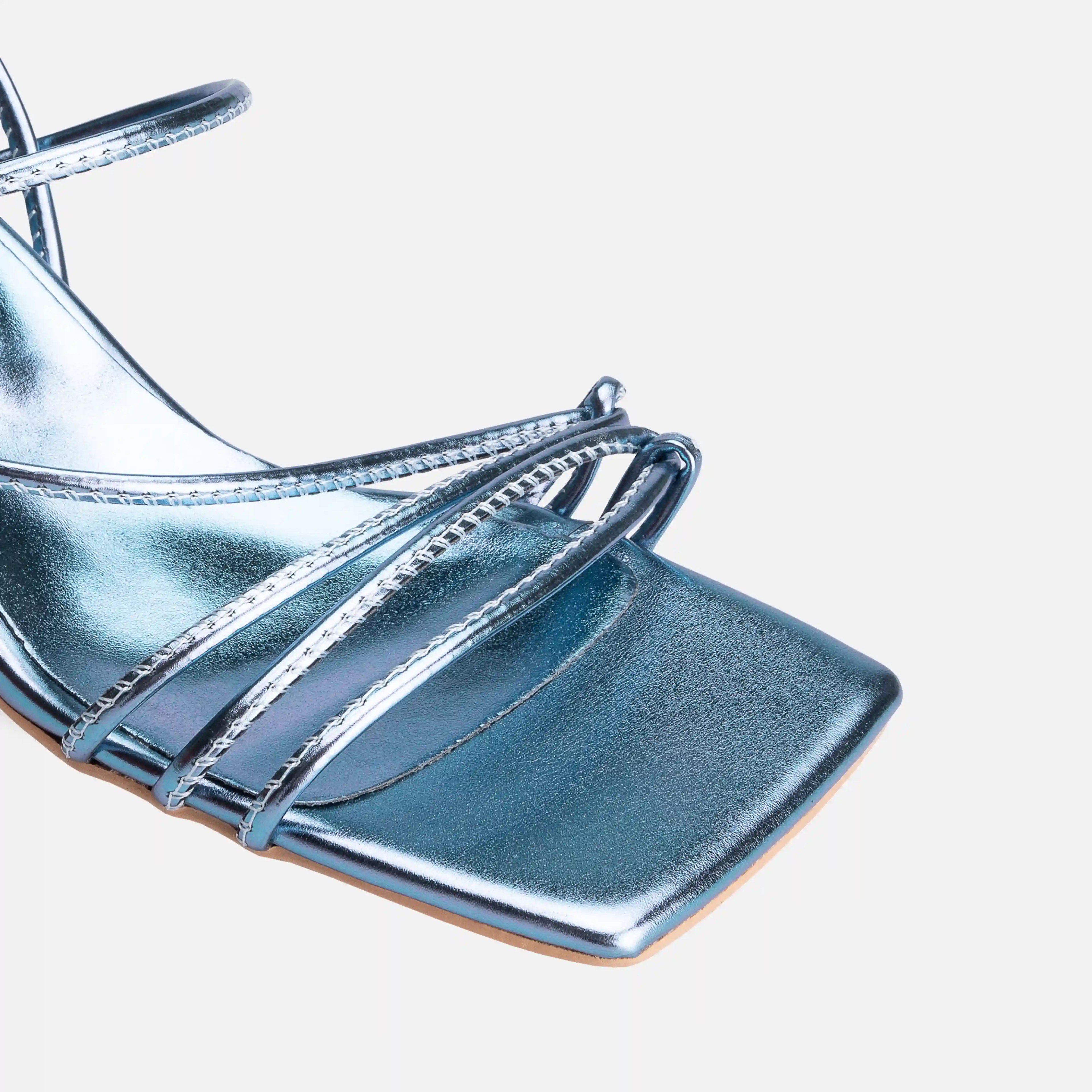 Metalik Bağcıklı Kalın Kısa Topuklu Sandalet  - Mavi