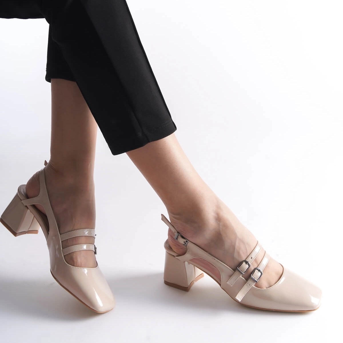 Mary Jane Rugan Tokalı Kalın Kısa Topuklu Ayakkabı - Bej
