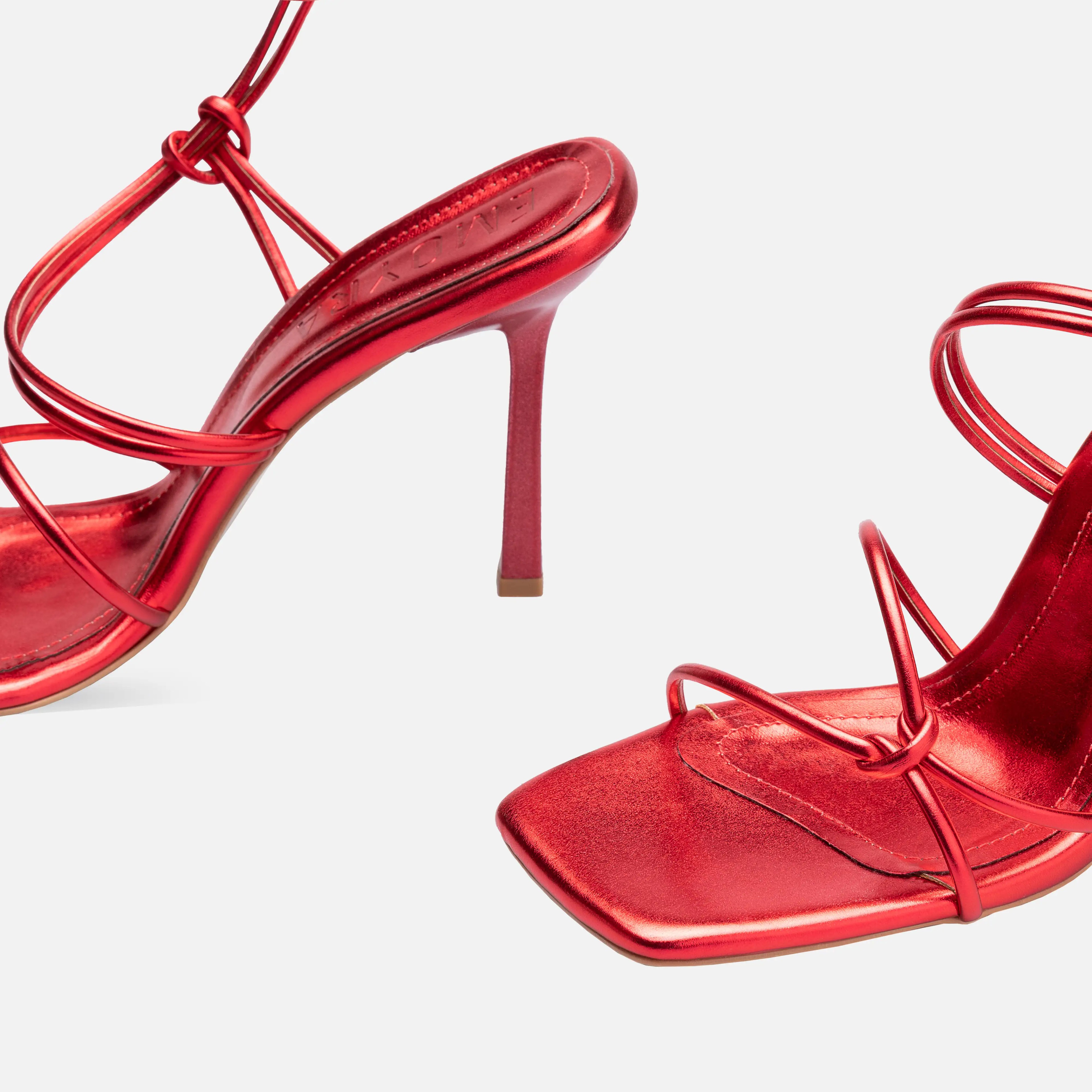 Metalik Bağcıklı İnce Yüksek Topuklu Ayakkabı - Kırmızı