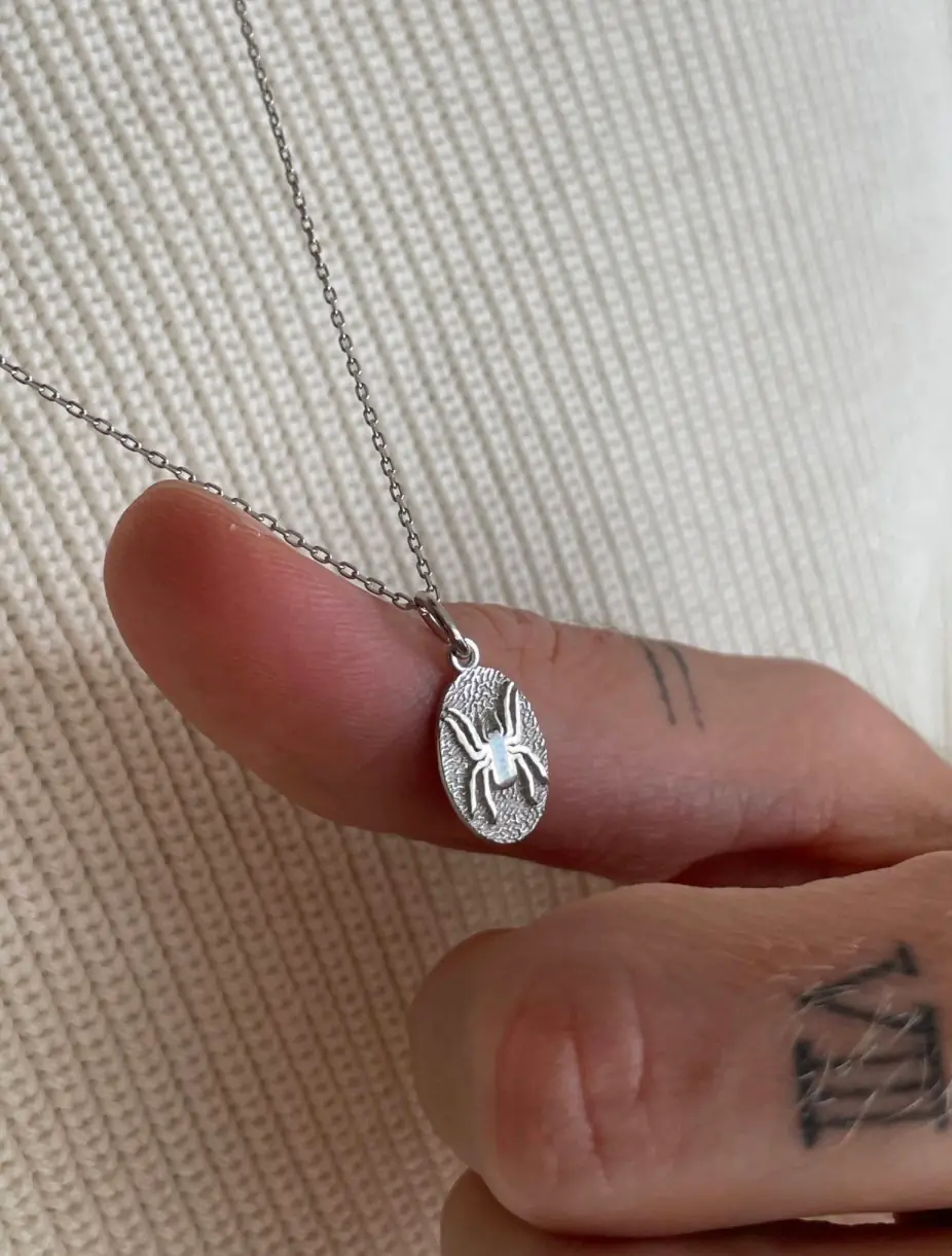 Örümcek Madalyon Kolye