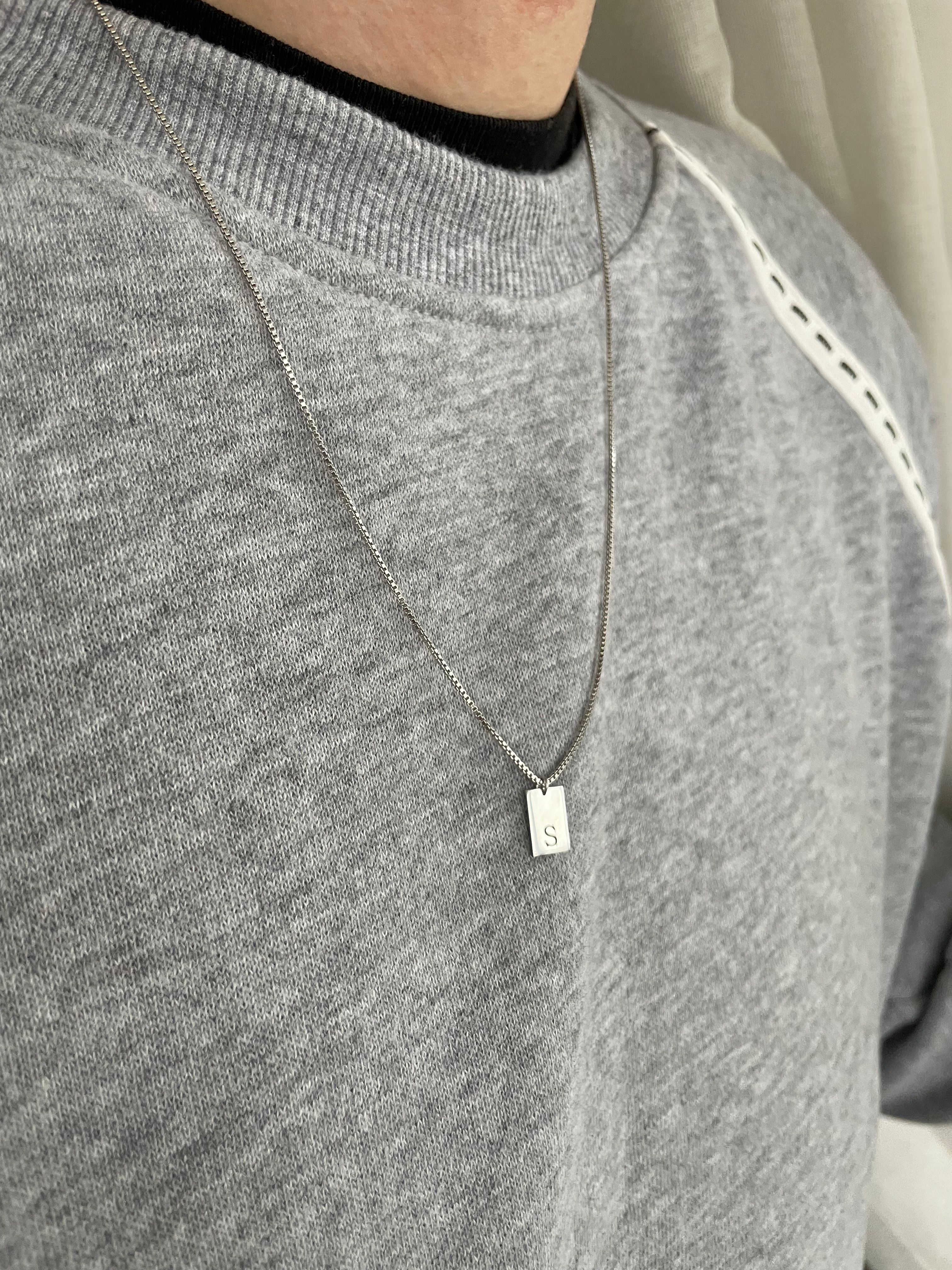 925 Gümüş | Unisex Küplü Zincirli Harf Plaka Kolye
