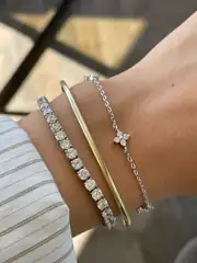 925