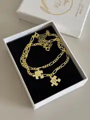 925