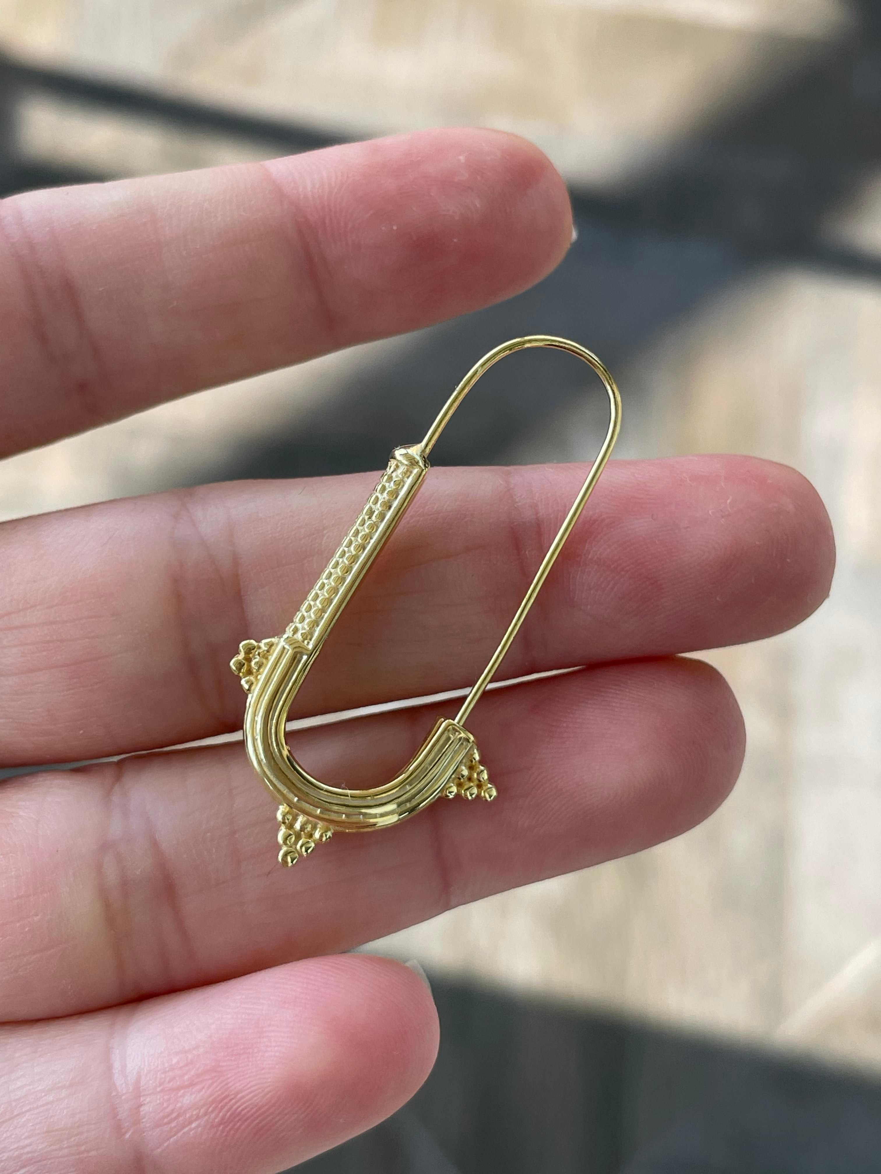 925 Ayar Gümüş | Tasarım ''Needle'' Tekli Çengel Küpe