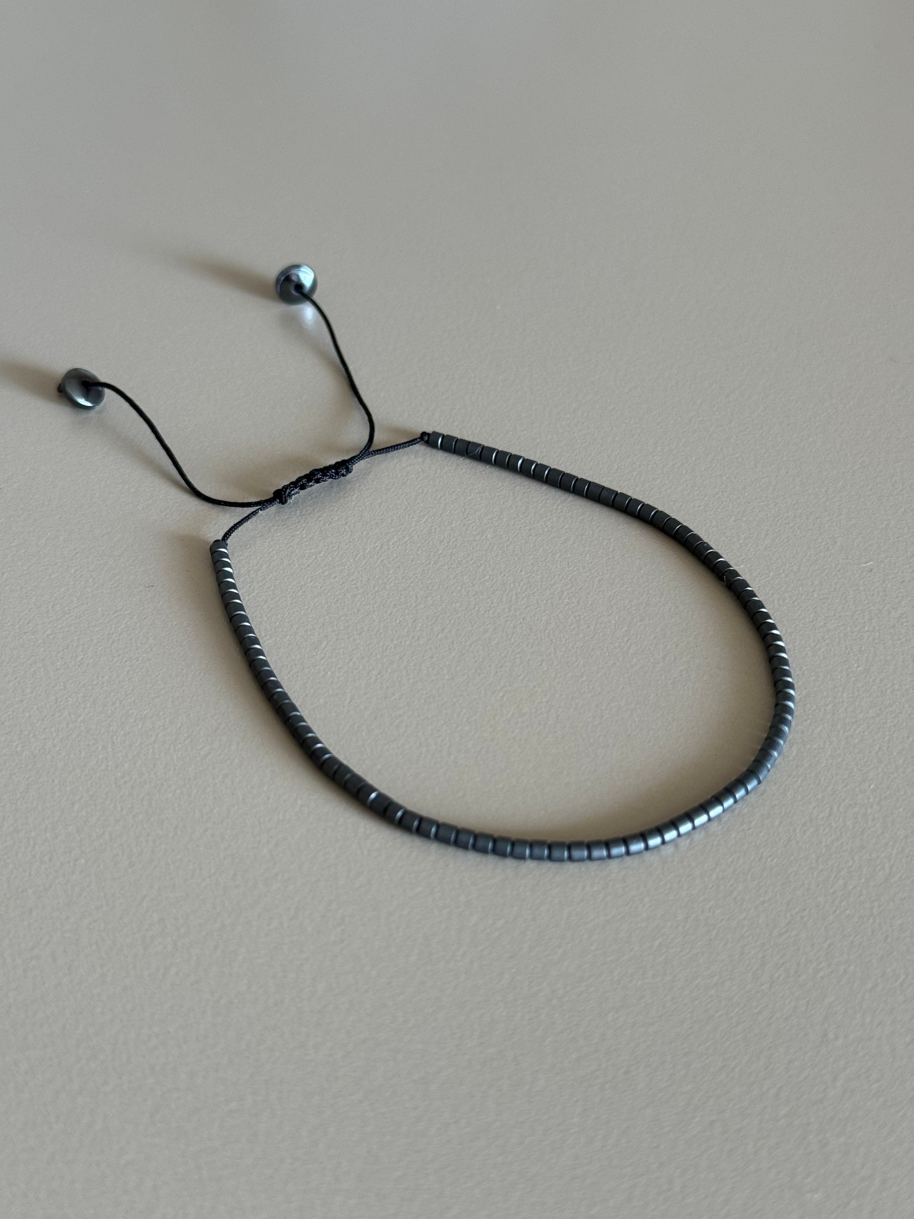 Minimal Taşlı Hematit Bileklik