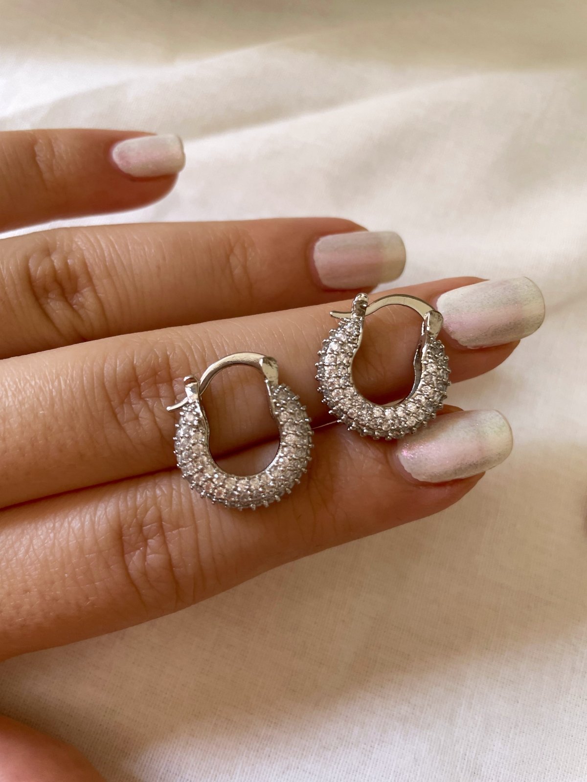 VIP | Taşlı Bold Mini Halka Küpe