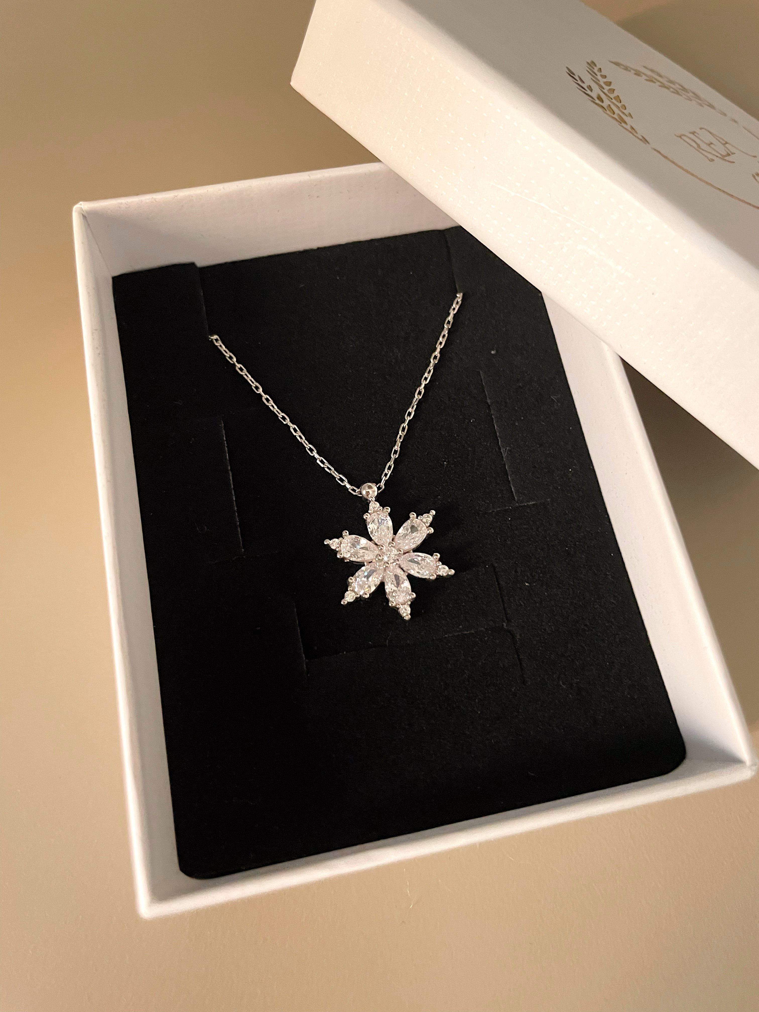 925 Gümüş | ''Snowdrop'' Kolye