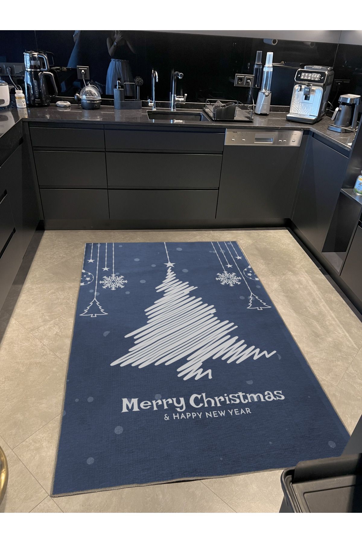 Mavi Yılbaşı Temalı Merry Christmas Yazılı Karma Ağaç Süs Desenli Kreatif Modern Dekoratif Halı 2233