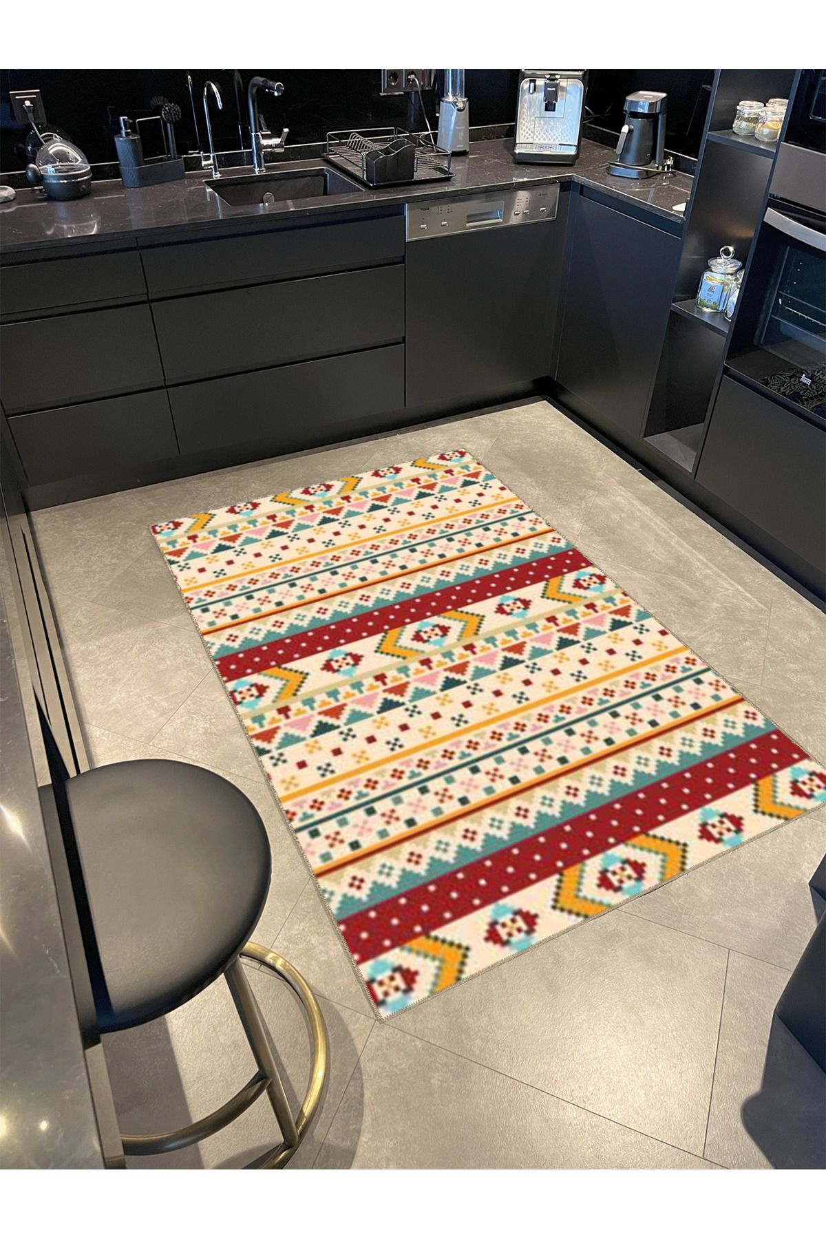 Bej Temalı Çok Renkli Motifli Etnik Figür Desenli Vintage Dekoratif Halı 4667