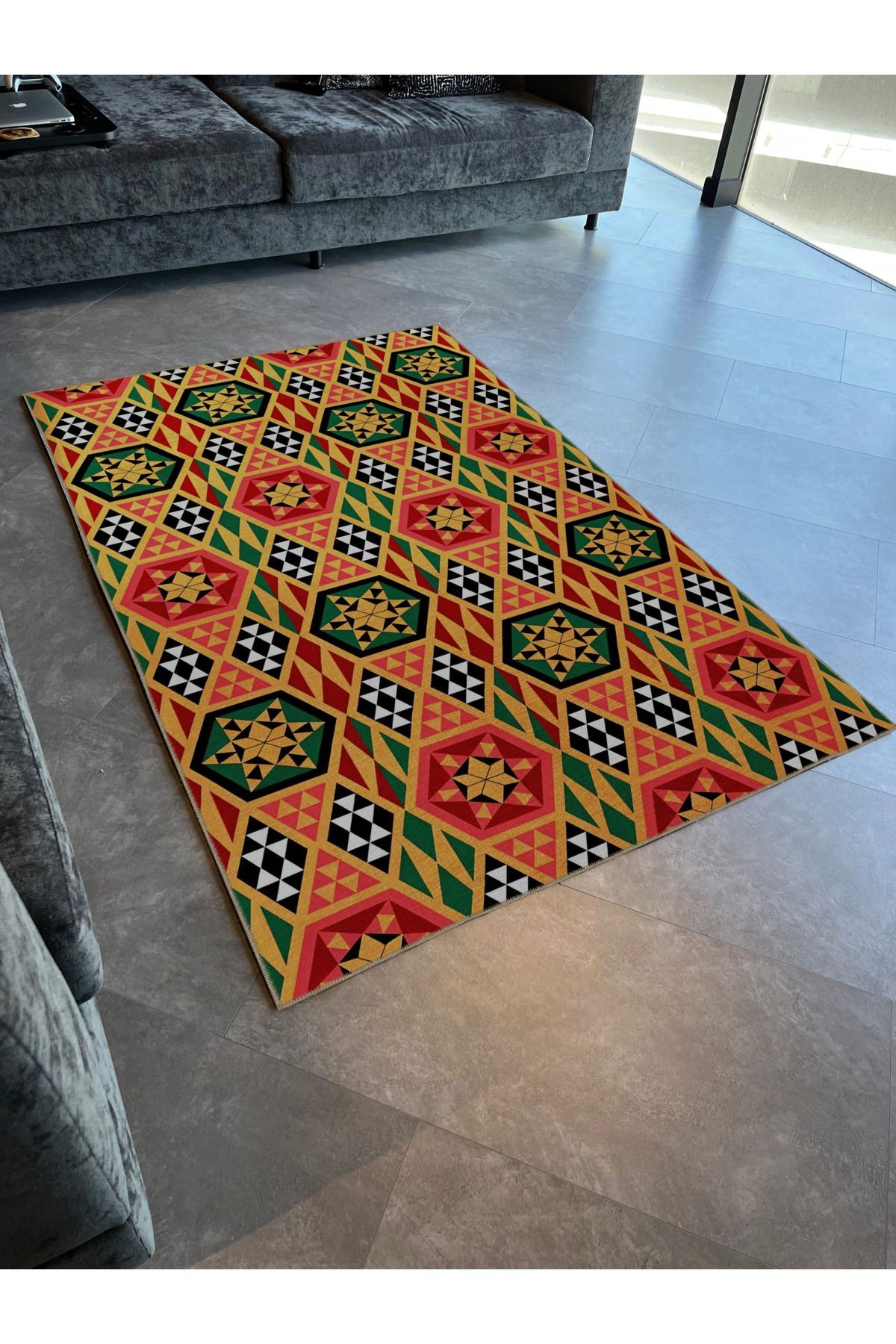Yeşil Sarı Temalı Yıldız Geometrik Üçgen Şekil Desenli Modern Dekoratif Halı 2307