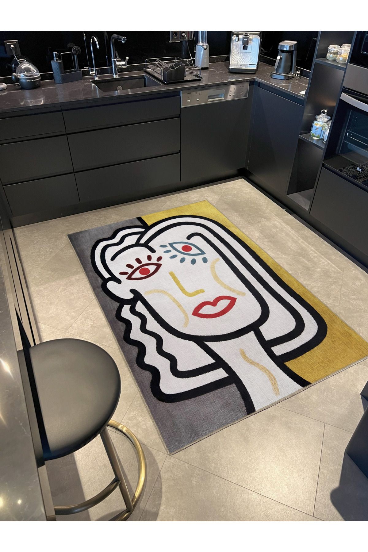 Sarı Bej Temalı Sürrealist Kadın Yüzü Desenli Kreatif Modern Dekoratif Halı 2194
