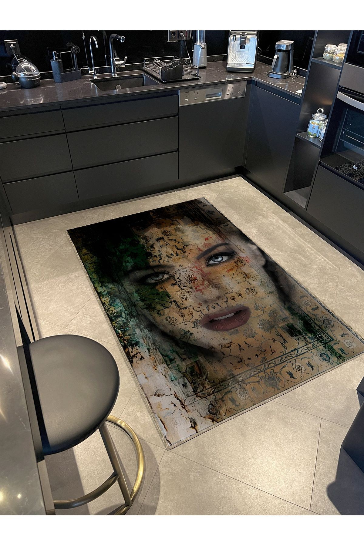 Çok Renkli  Kadın Yüzü Detaylı Etnik Desenli Dokuma Taban Yıkanabilir Halı miraface33