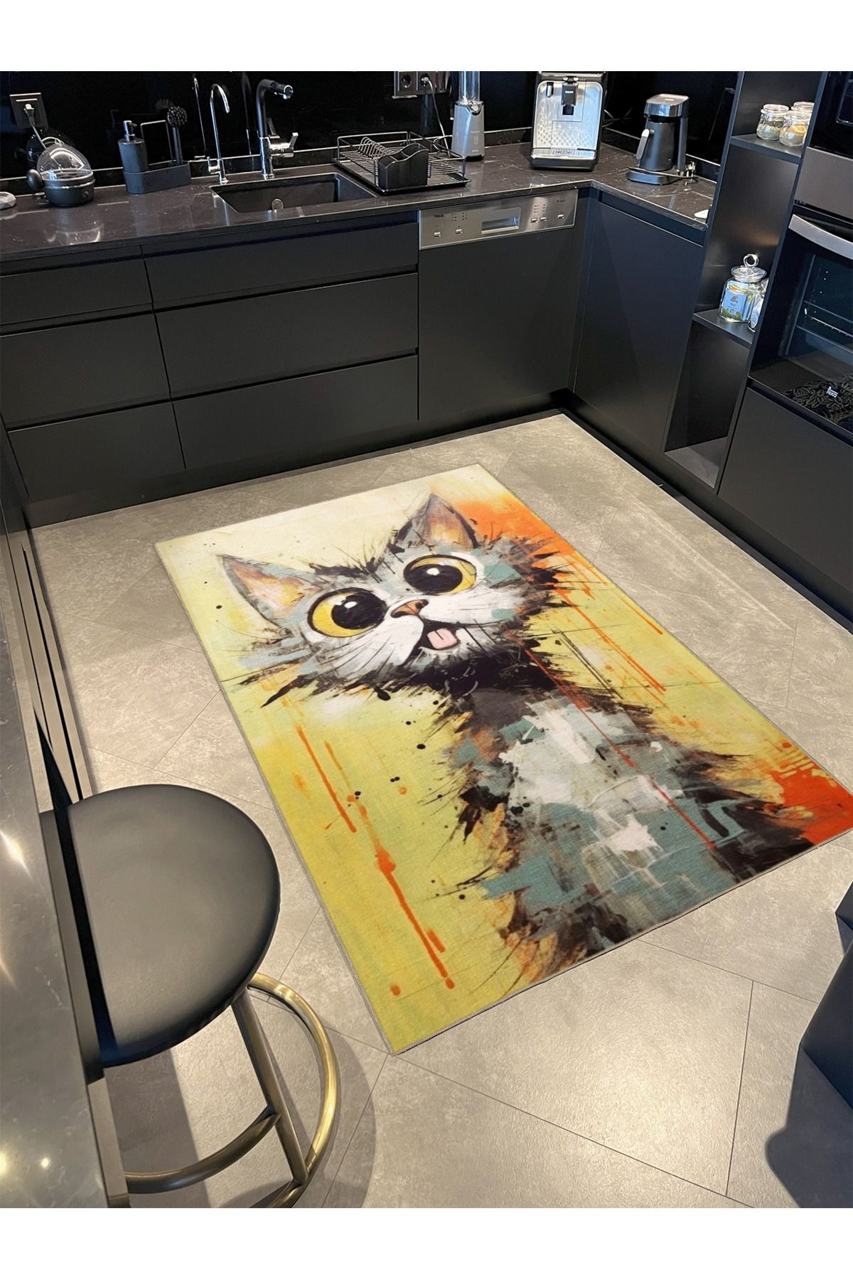 Çok Renkli Sürrealist Tasarım Şaşkın Kedi Desenli Modern Dekoratif Halı 3471