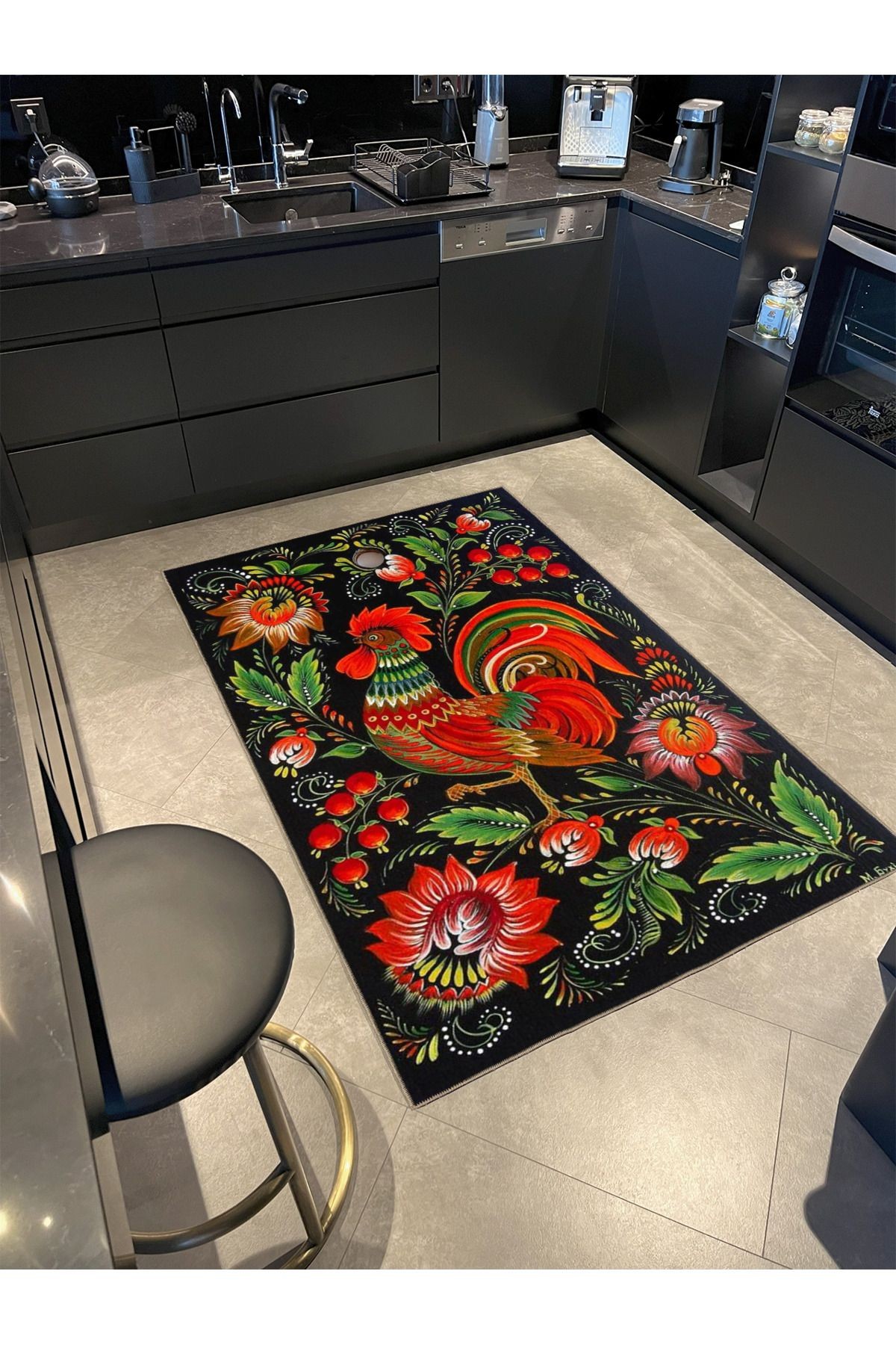 Siyah Kırmızı Temalı Horoz ve Çiçek Gül Desenli Modern Dekoratif Halı 3573