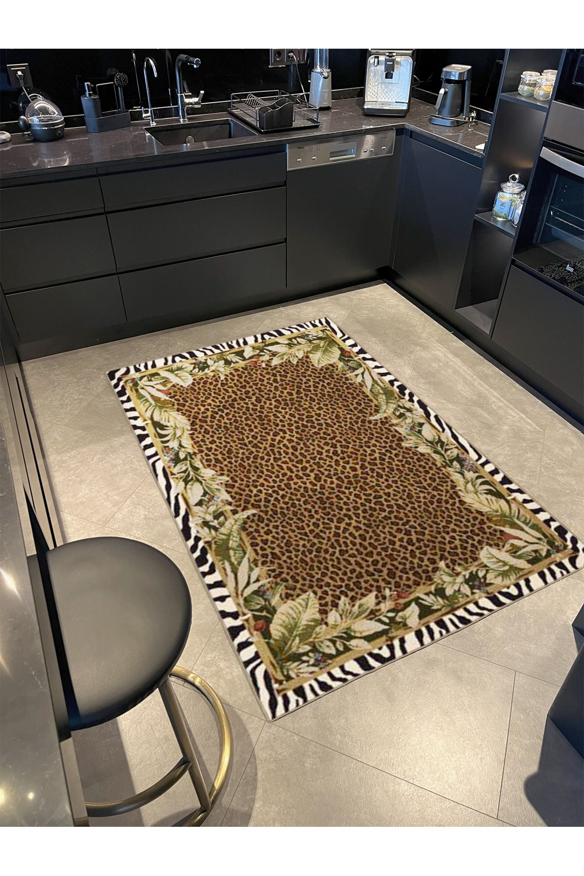 Bej Temalı Çok Renkli Yapraklar ve Soyut Desenli Modern Dekoratif Halı 3656