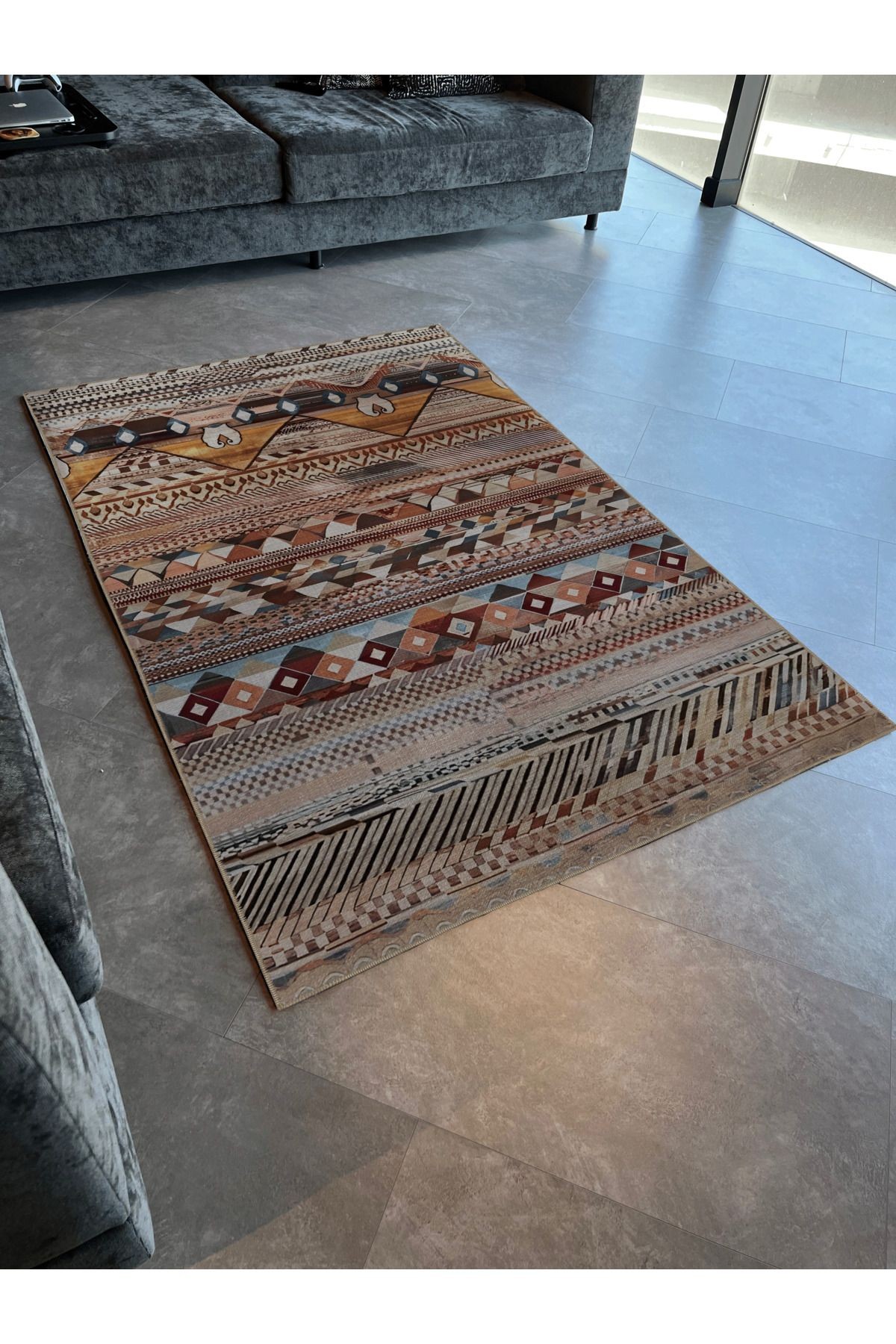 Çok Renkli Şerit Bölme Piramit ve Karma Şekil Desenli Modern Dekoratif Halı 2313