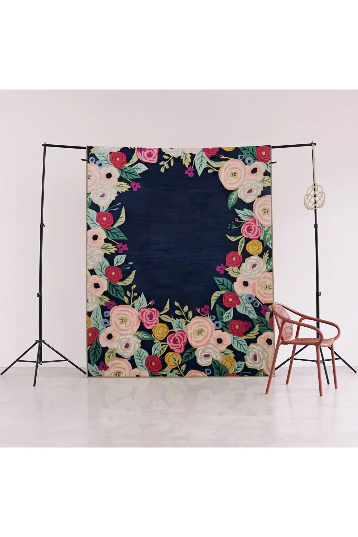 Lacivert Temalı Çok Renkli Ortası Boş Çiçek Gül Desenli Modern Dekoratif Halı 1696