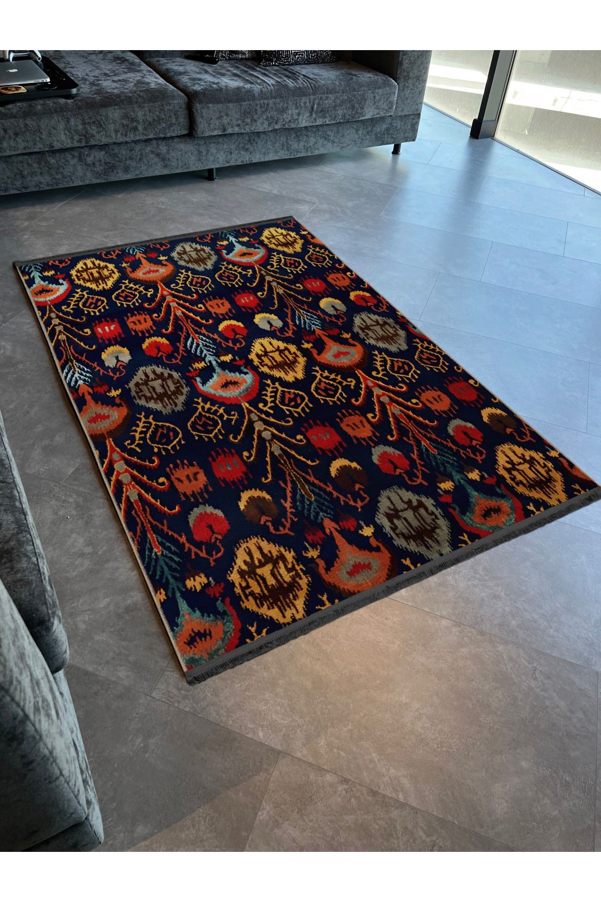 Lacivert Temalı Çok Renkli Geleneksel Motif Etnik Desenli Vintage Dekoratif Halı 1930