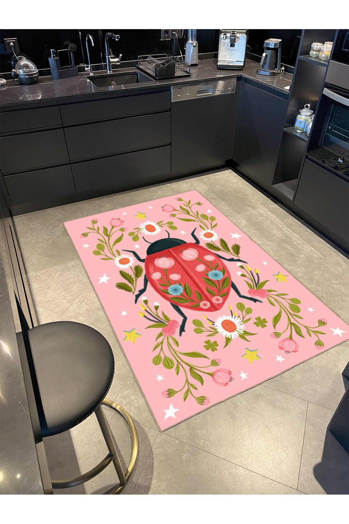 Pembe Renk Temalı Kırmızı Uğur Böceği Desenli Halı 3728