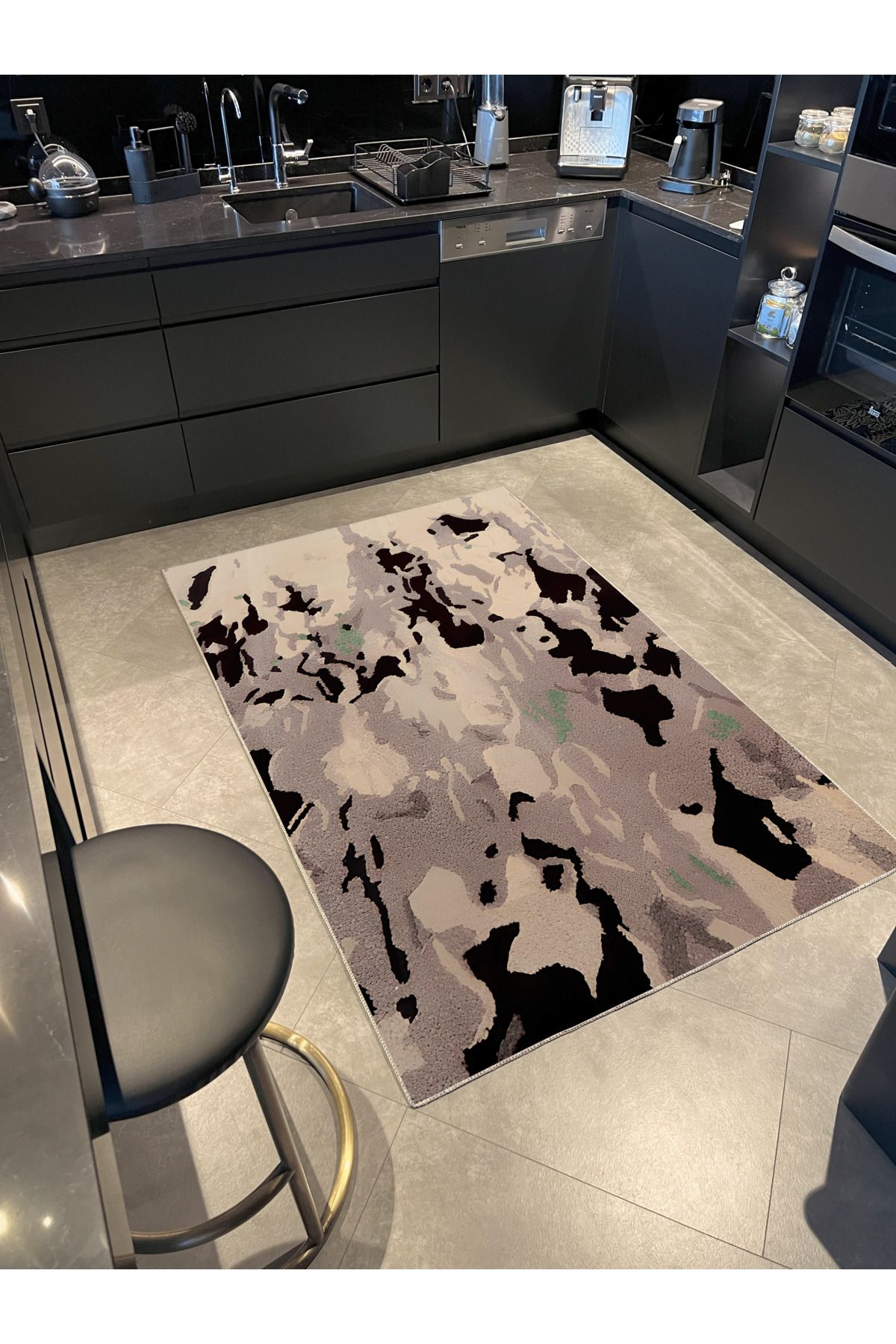 Siyah Bej Temalı Soyut Desenli Modern Dekoratif Halı 1671