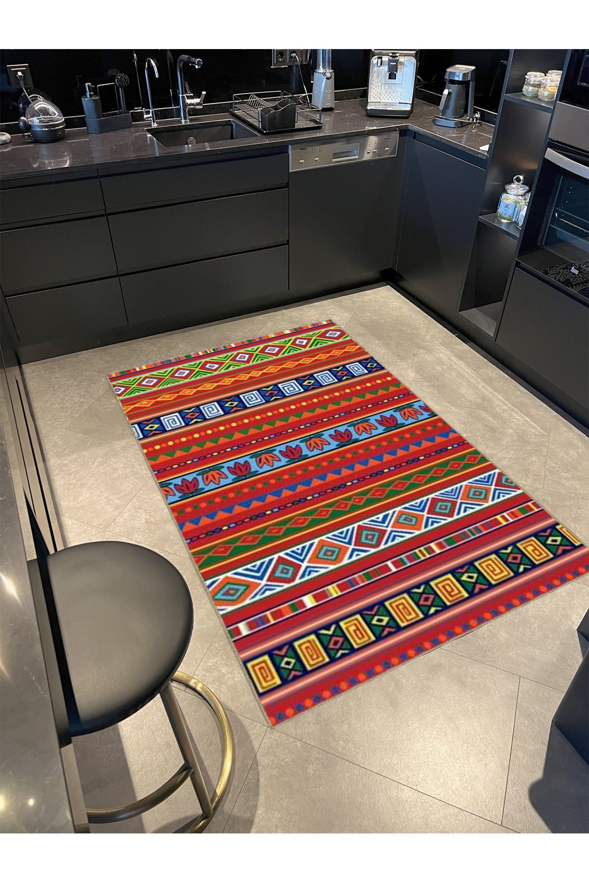 Kırmızı Temalı Çok Renkli Karma Etnik Figür Desenli Vintage Dekoratif Halı 4656